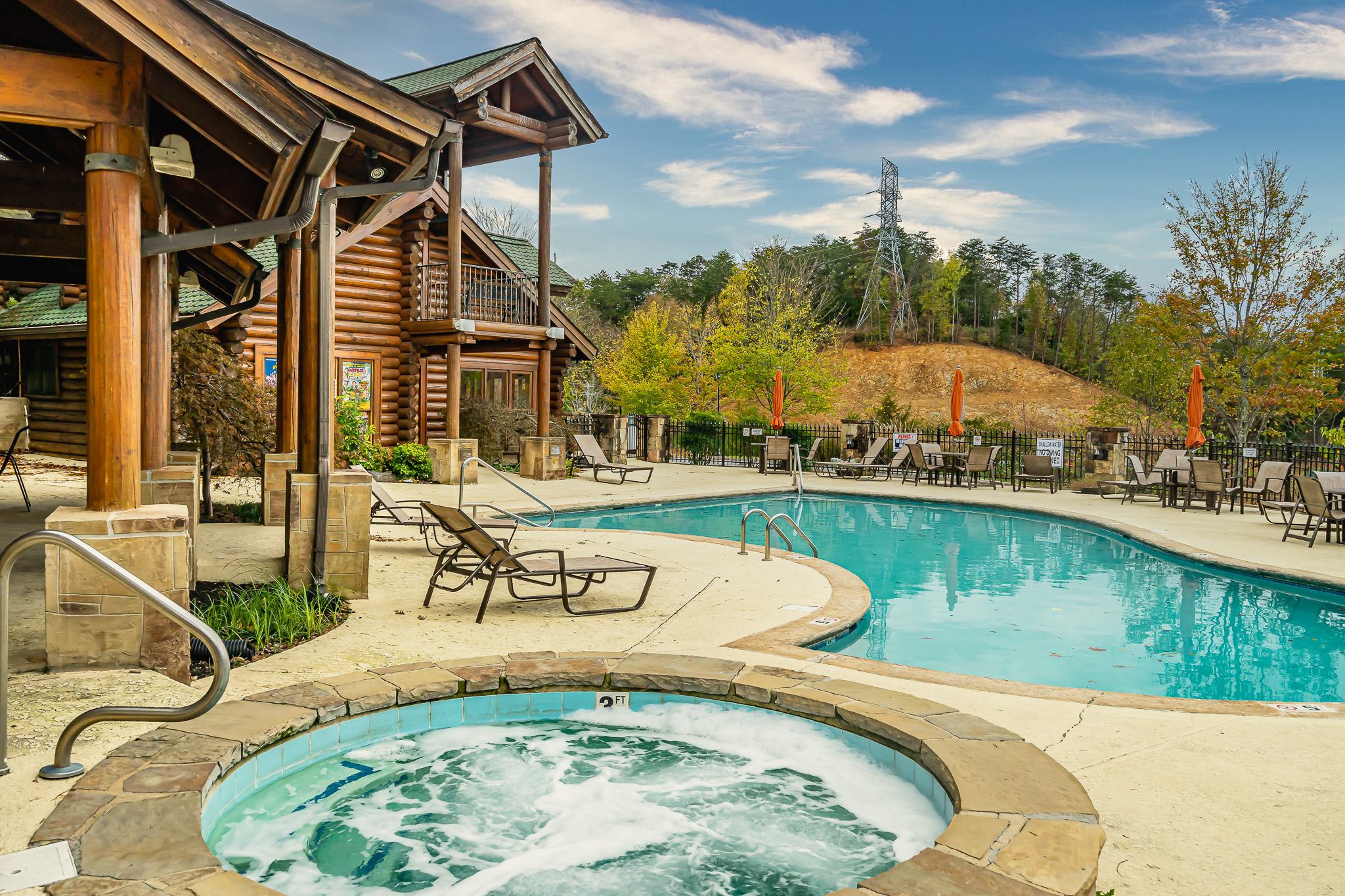 2 mi to Dollywood Hot Tub Indoor/Outdoor Pools Cabins for Rent in