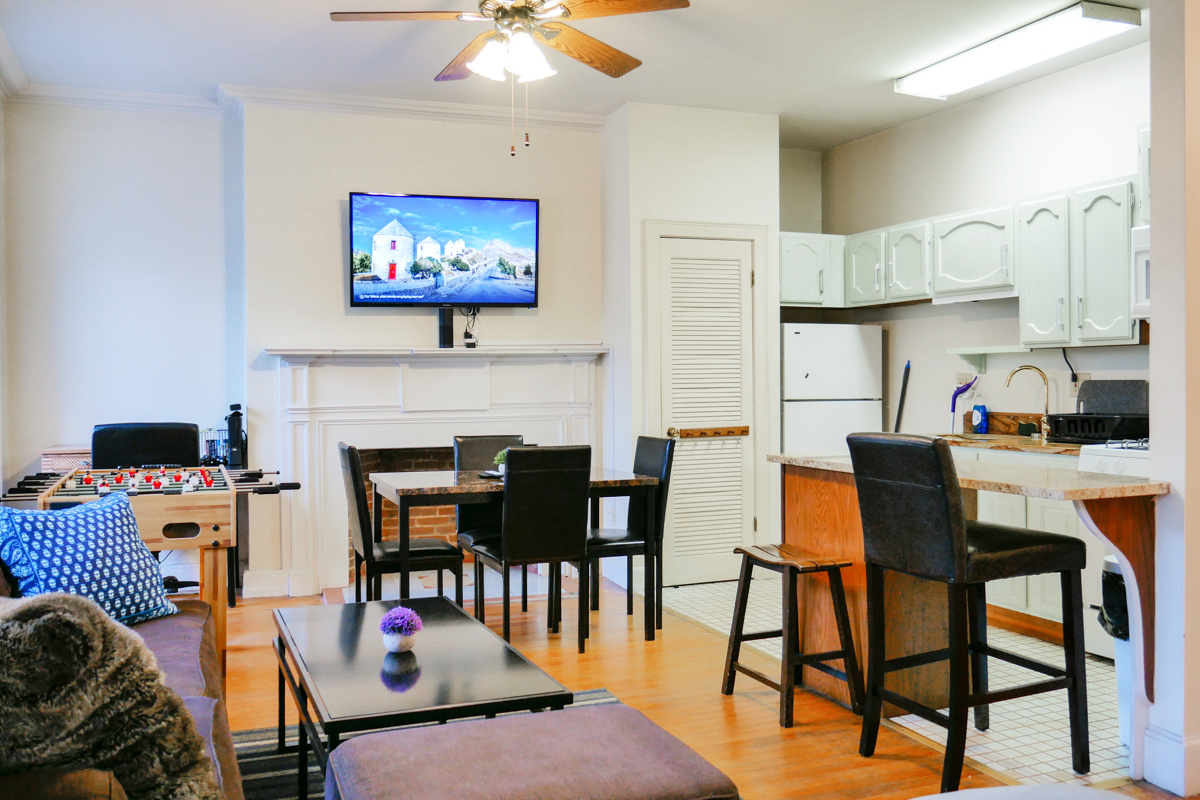 Historic, Spacious & Fun 2BR Apt @ Downtown Albany in SECOND WARD, Albany