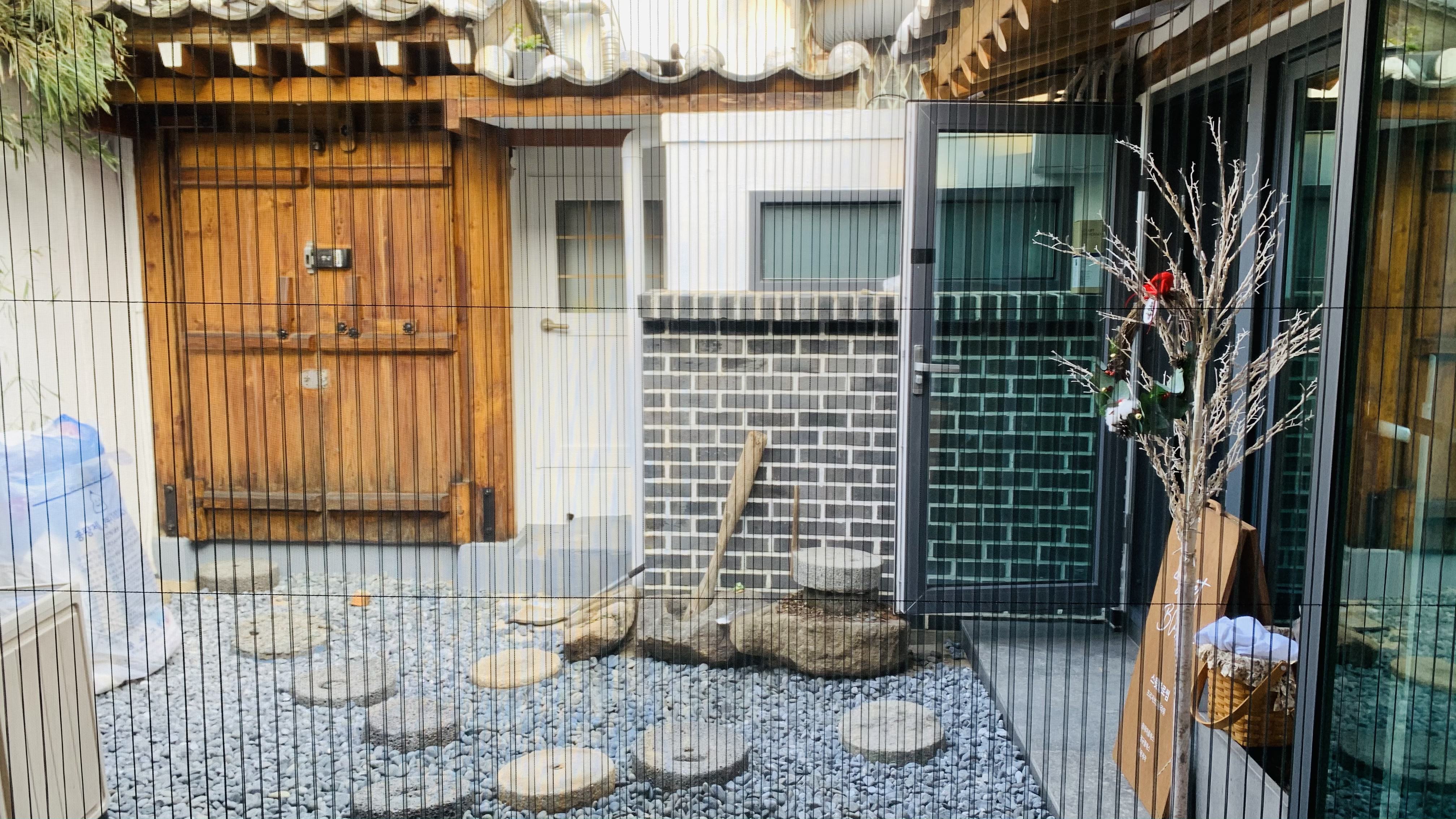 Cosy Korean Traditional House near Old palace Tiny houses for Rent in Jongnogu, Seoul, South