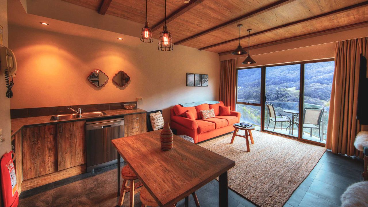Lantern 20 Mountain Style Balcony Apartment