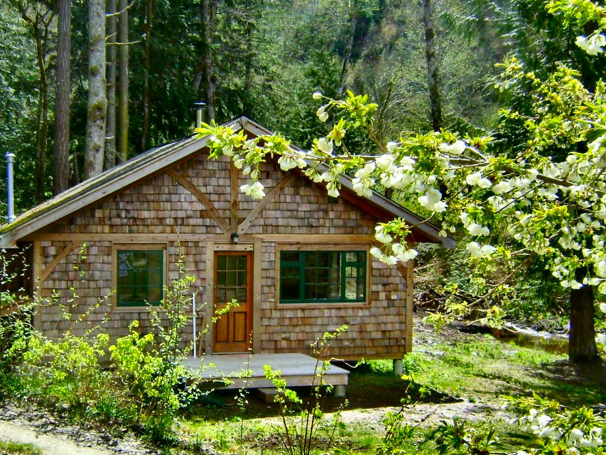 Forest garden cottage by the ocean Guesthouses for Rent in Powell