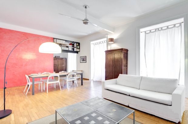 Large and bright apartment with views of Coliseum