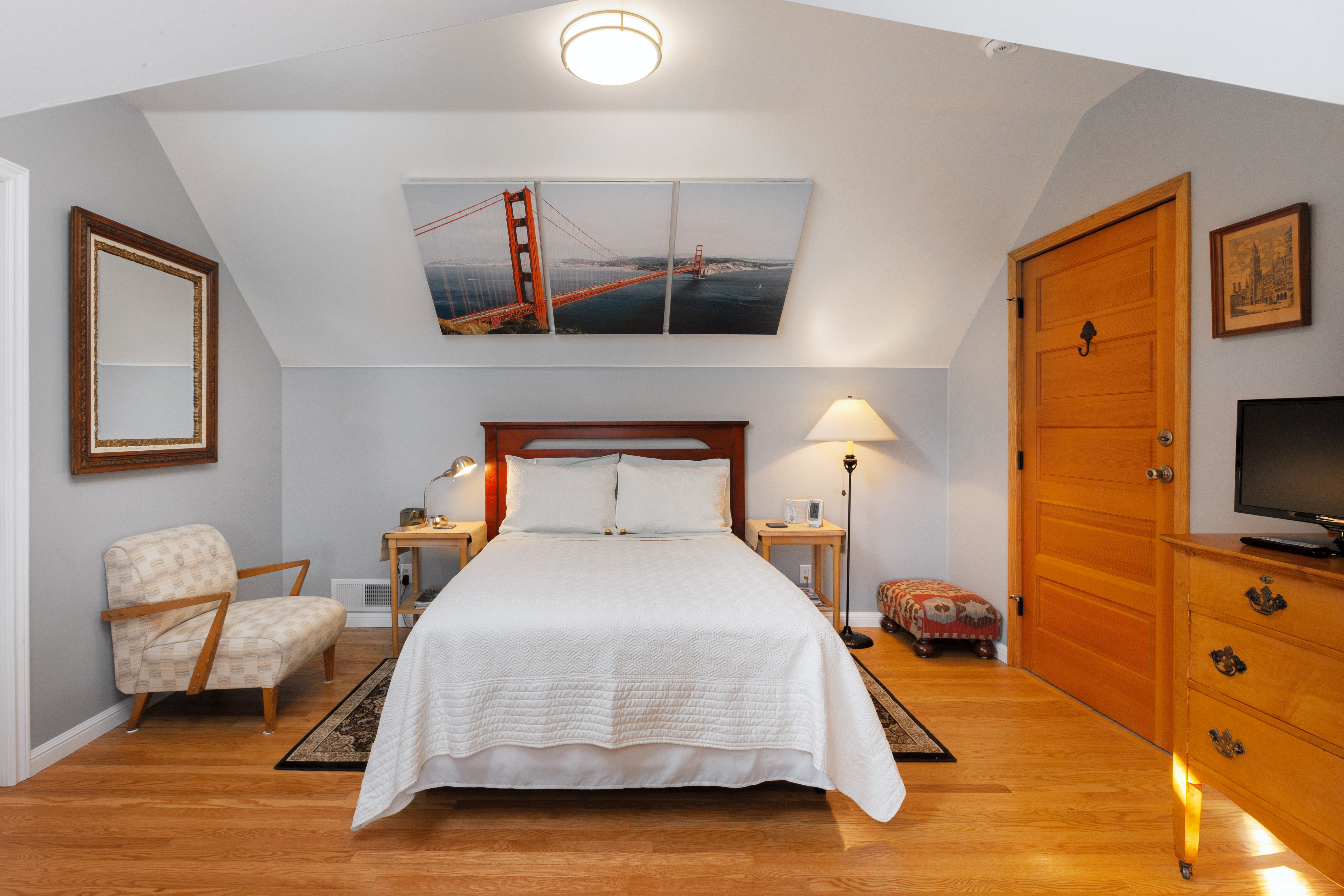 Private Loft and Free Parking in Charming SF Home