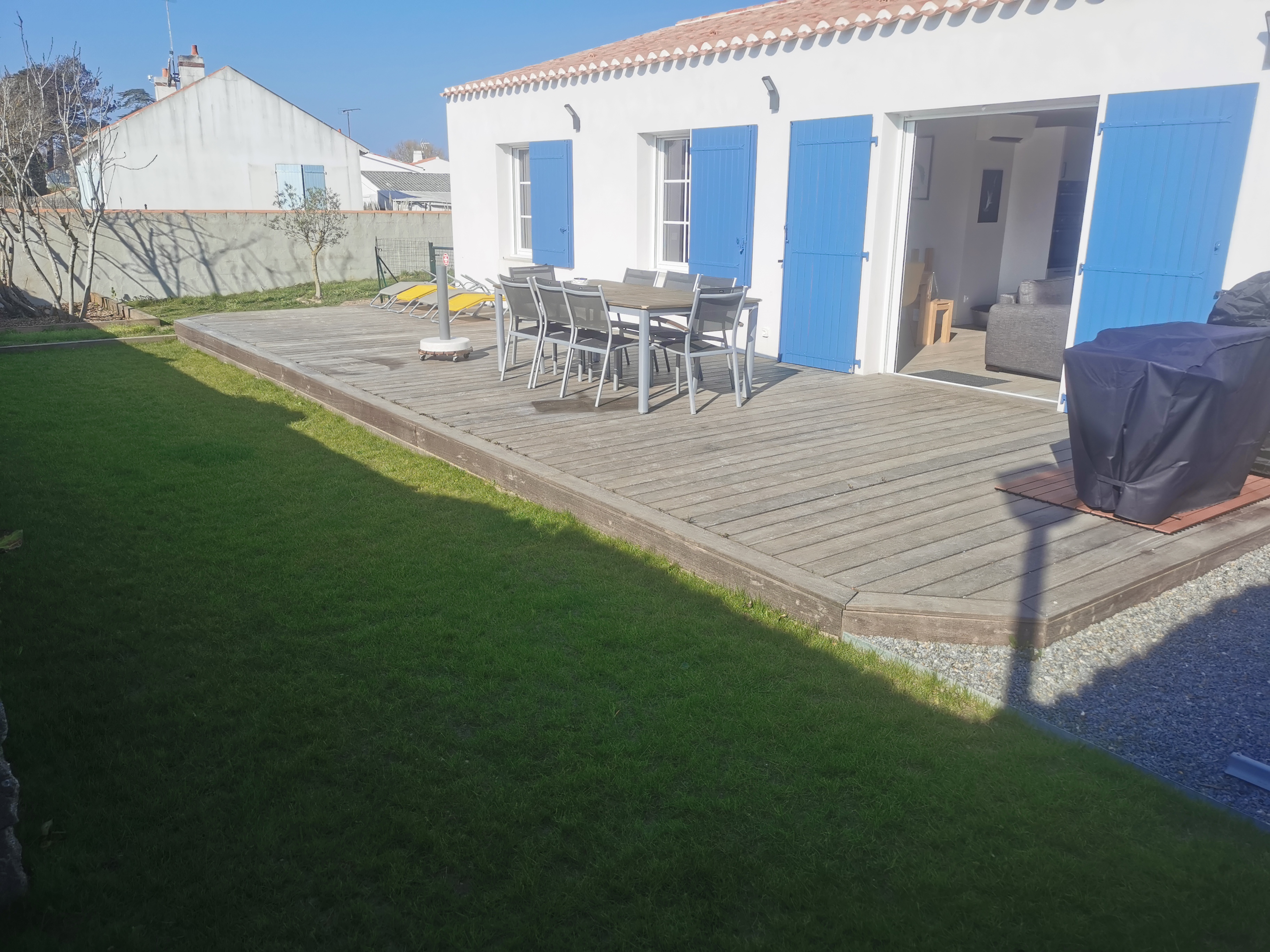 House near sea and forest center town (6/8 pers)