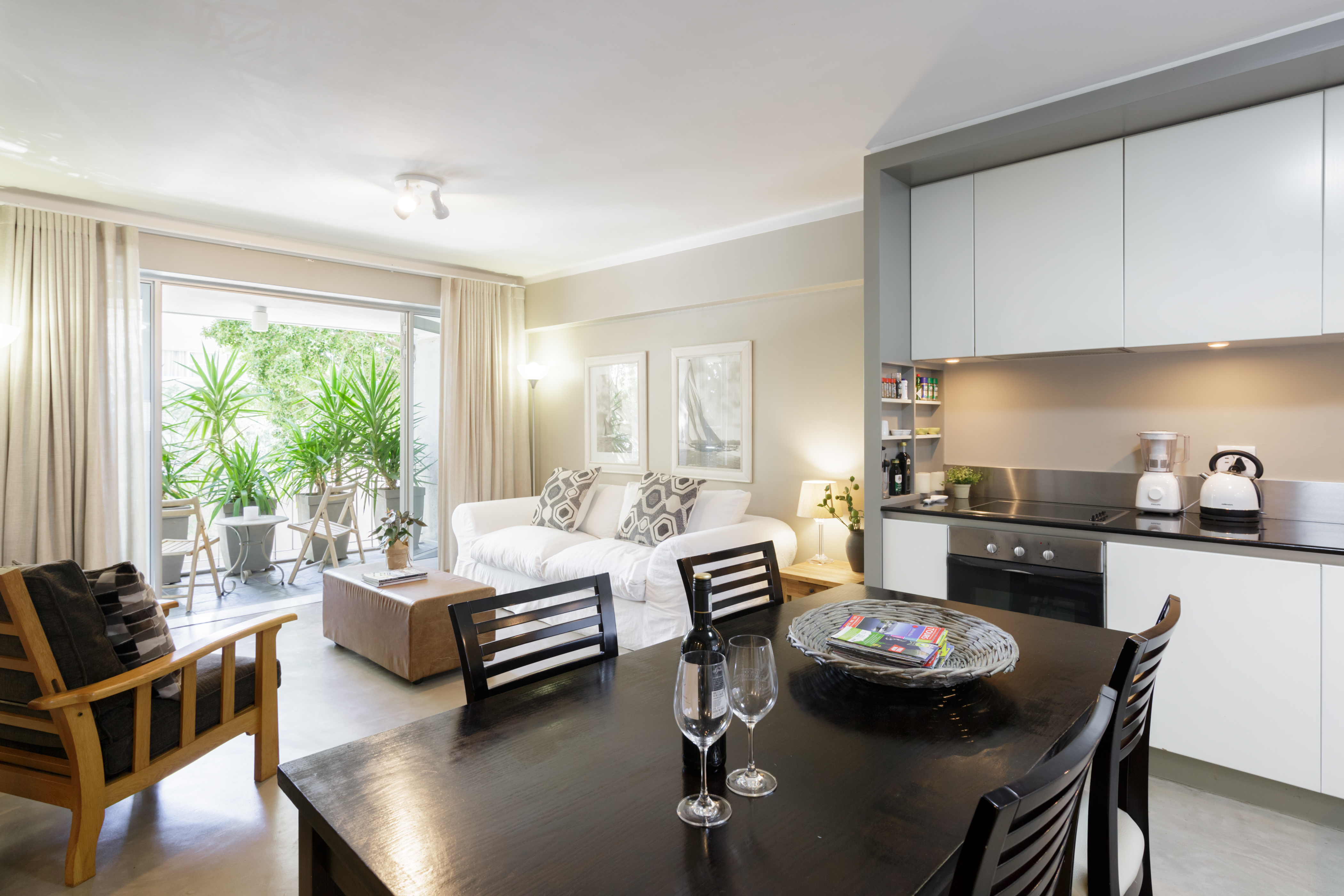 Very Comfortable Apartment Right Next to V&A Waterfront.