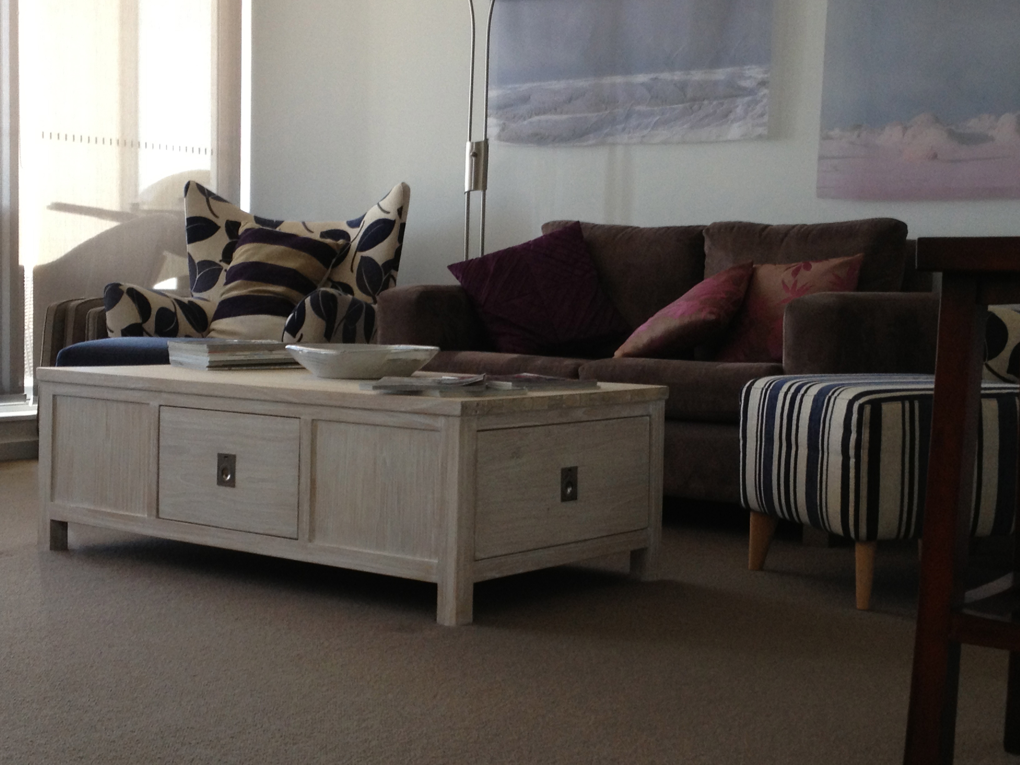 Spacious apartment with distant ocean view. in Warringah, Sydney