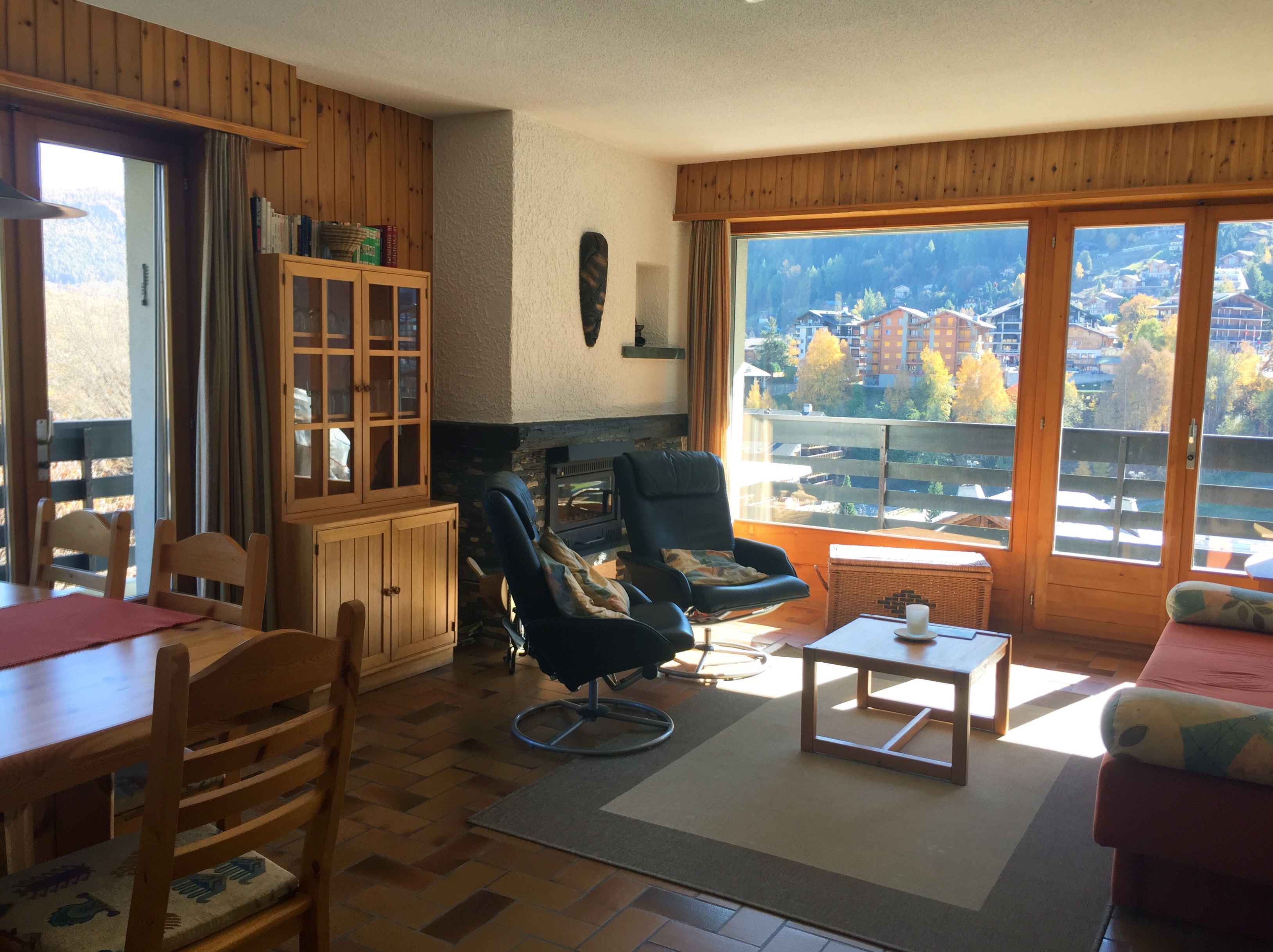 3 rooms, heart of the resort, swimming pool and parking.