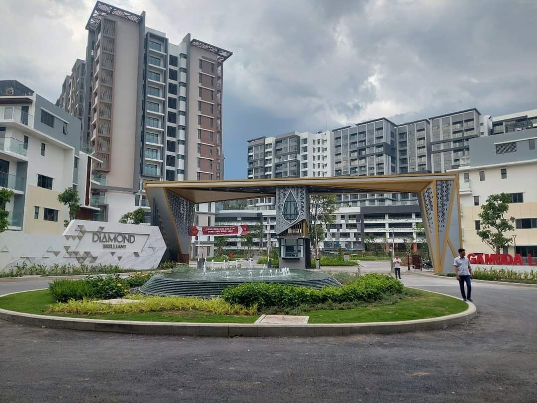 Nice cheap 2 rooms flat near airport