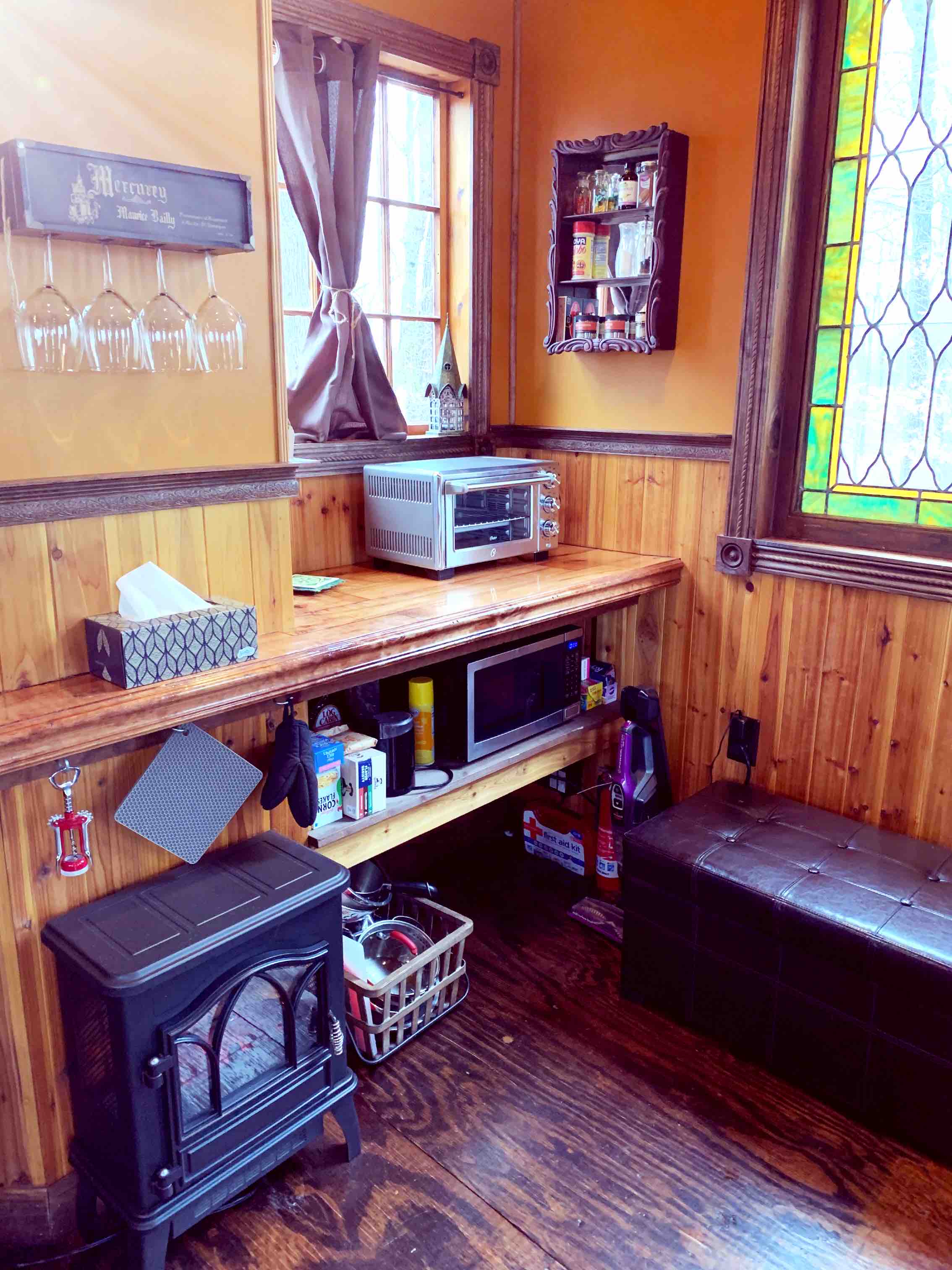 The Getaway Treehouse & Jacuzzi Bath House Treehouses for Rent in