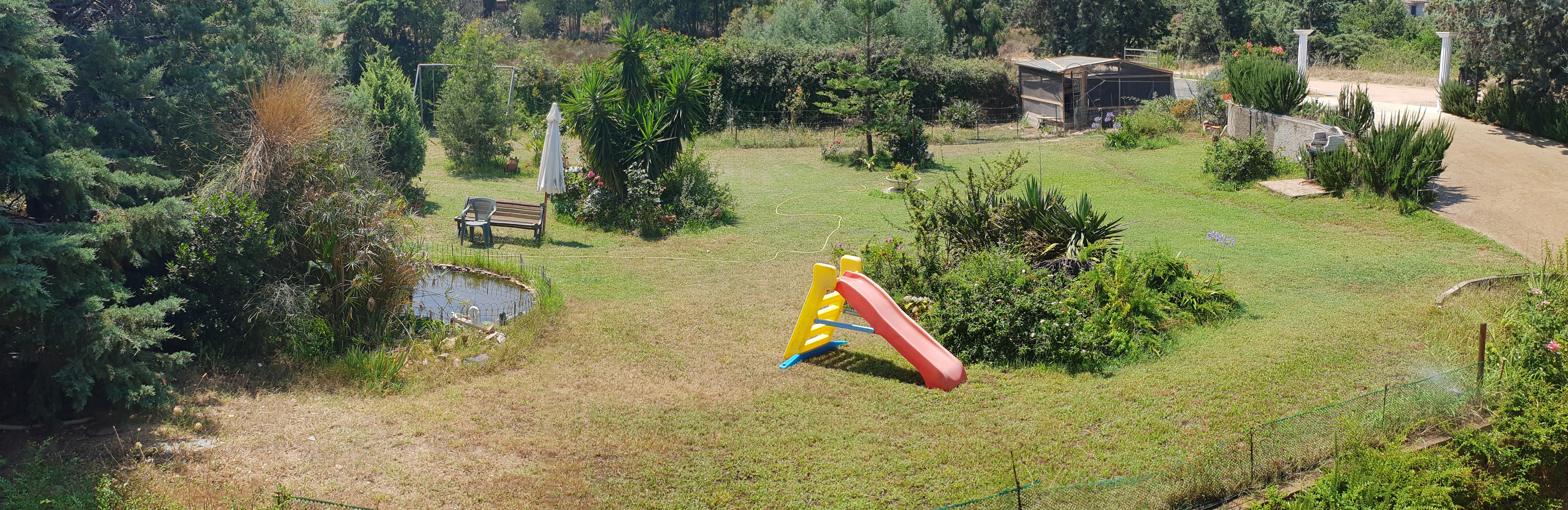 Beautiful one-bedroom apartment surrounded by greenery near the sea