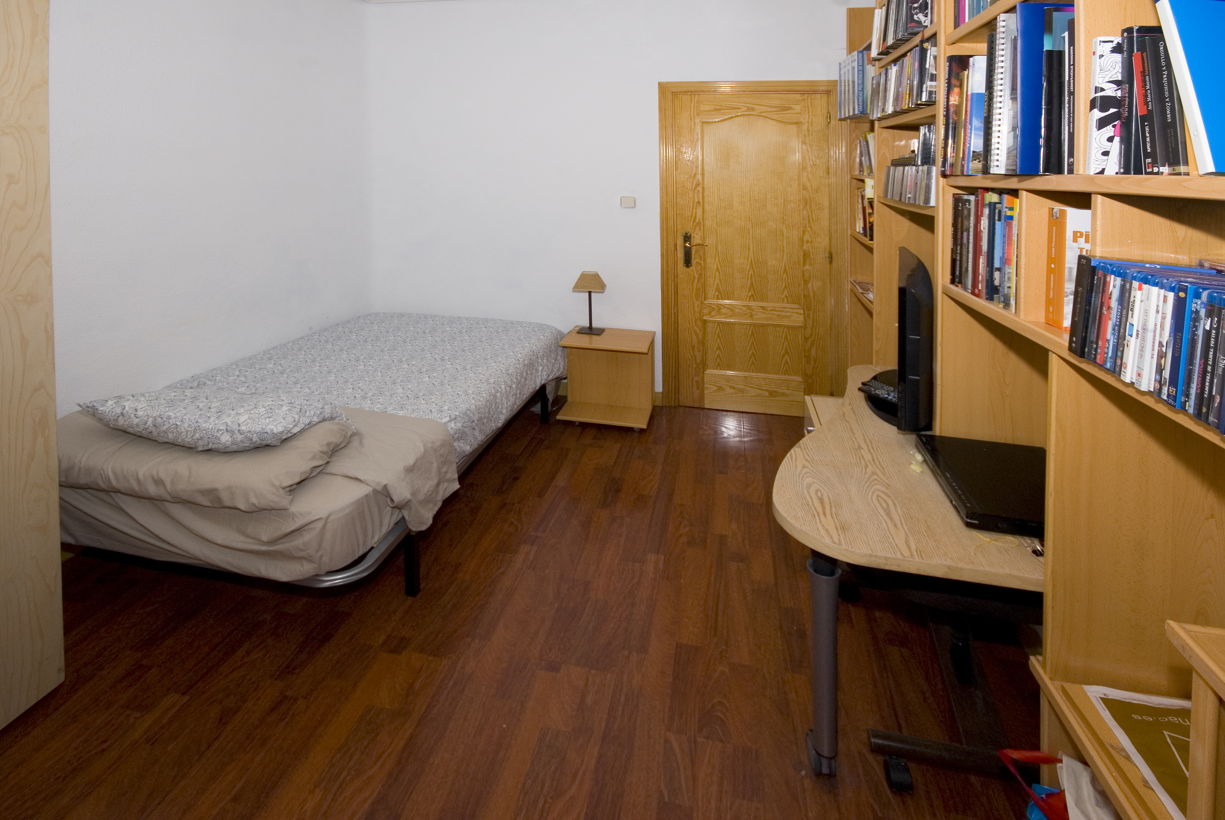 Beatiful downtown room with balcony in Universidad, Madrid