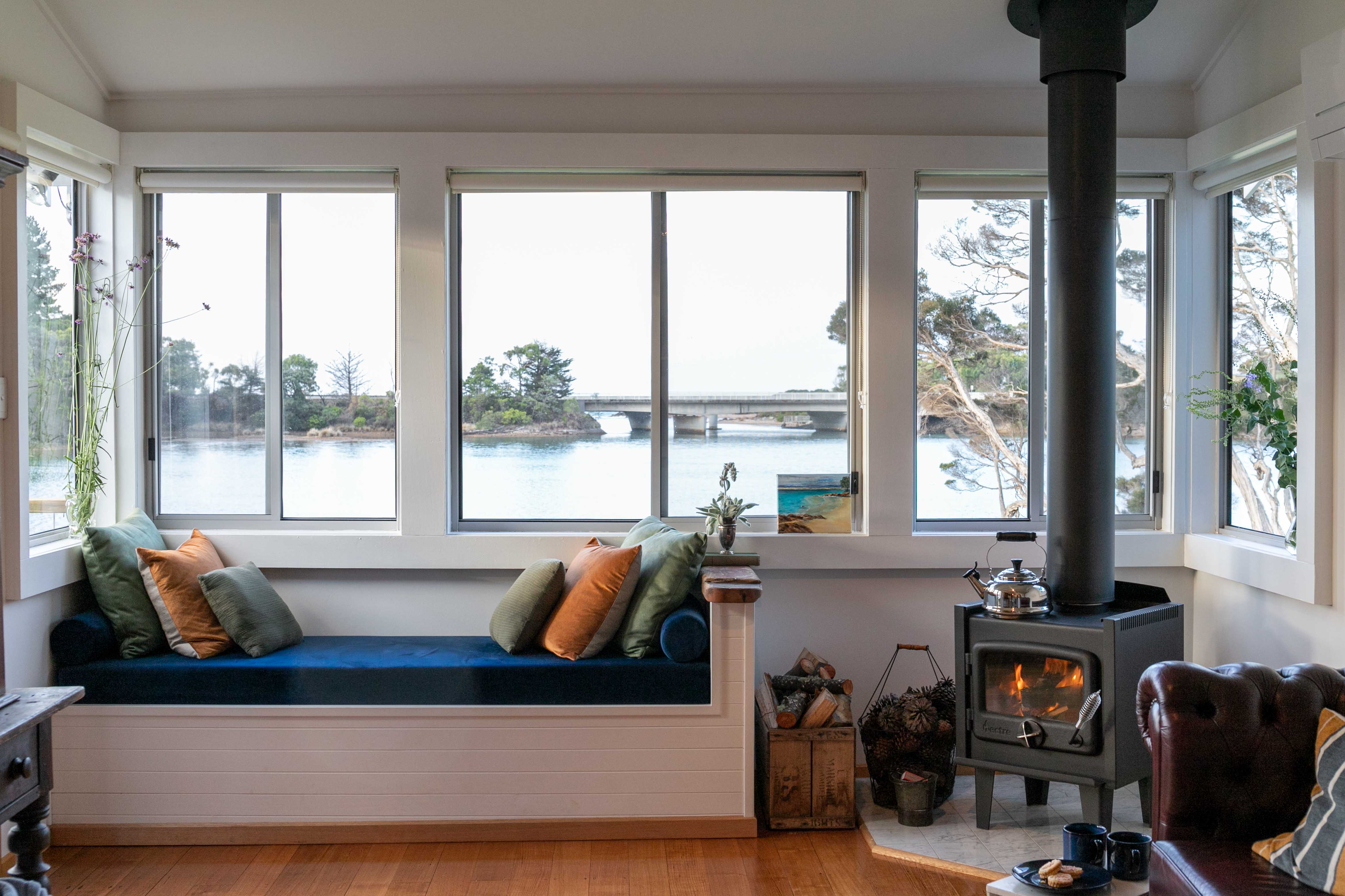 Blythe River Boathouse Luxury Waterfront Shack Cottages for Rent in