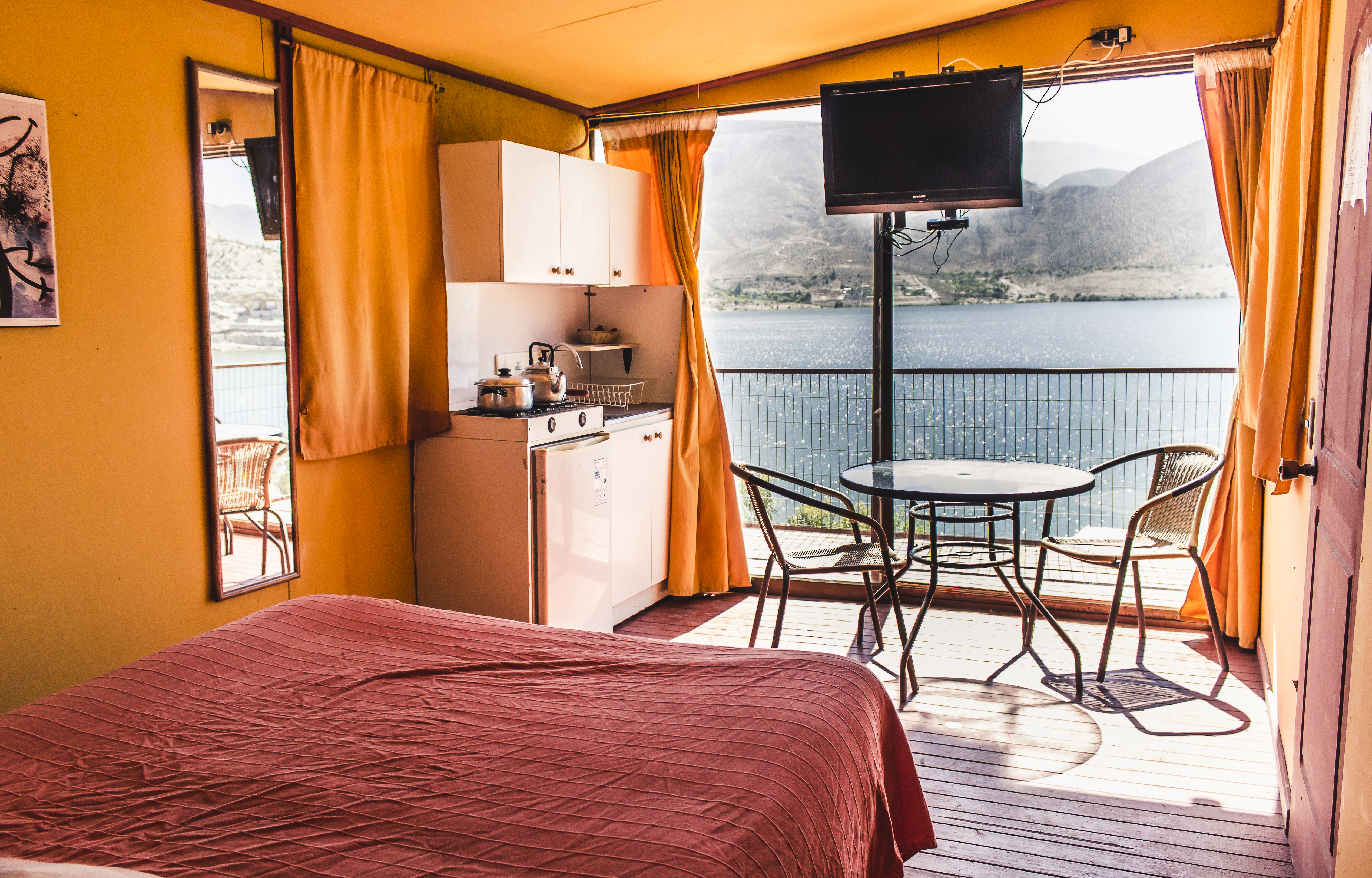 Marriage cottage in front of Lake Elqui