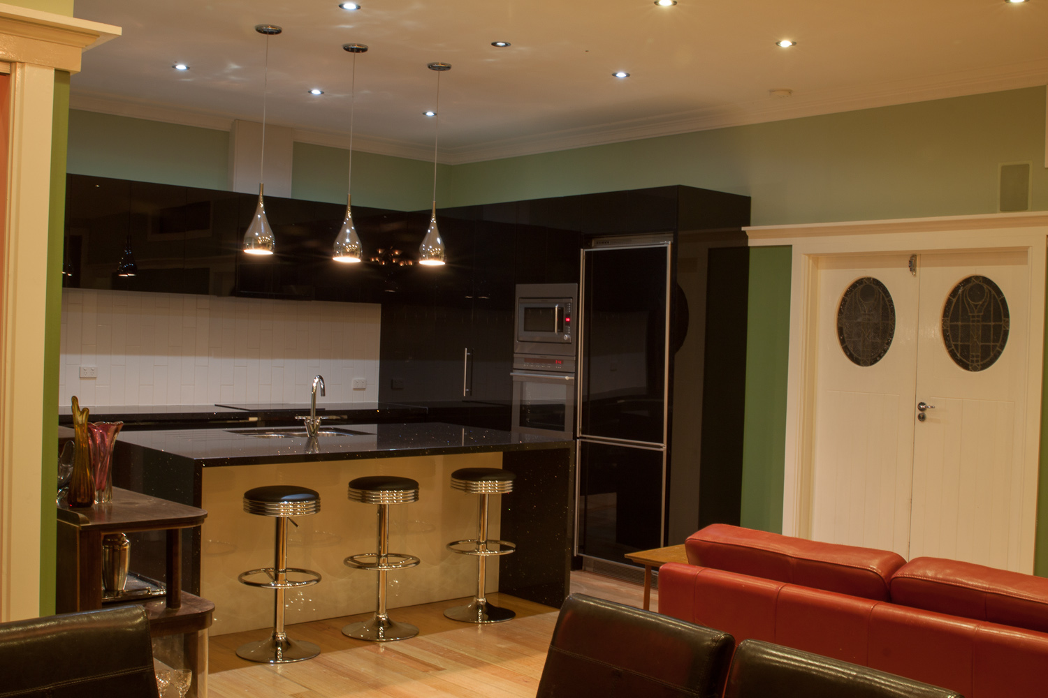 Renovated Artdeco 3 BR 2min 2 train in Glen Eira, Melbourne