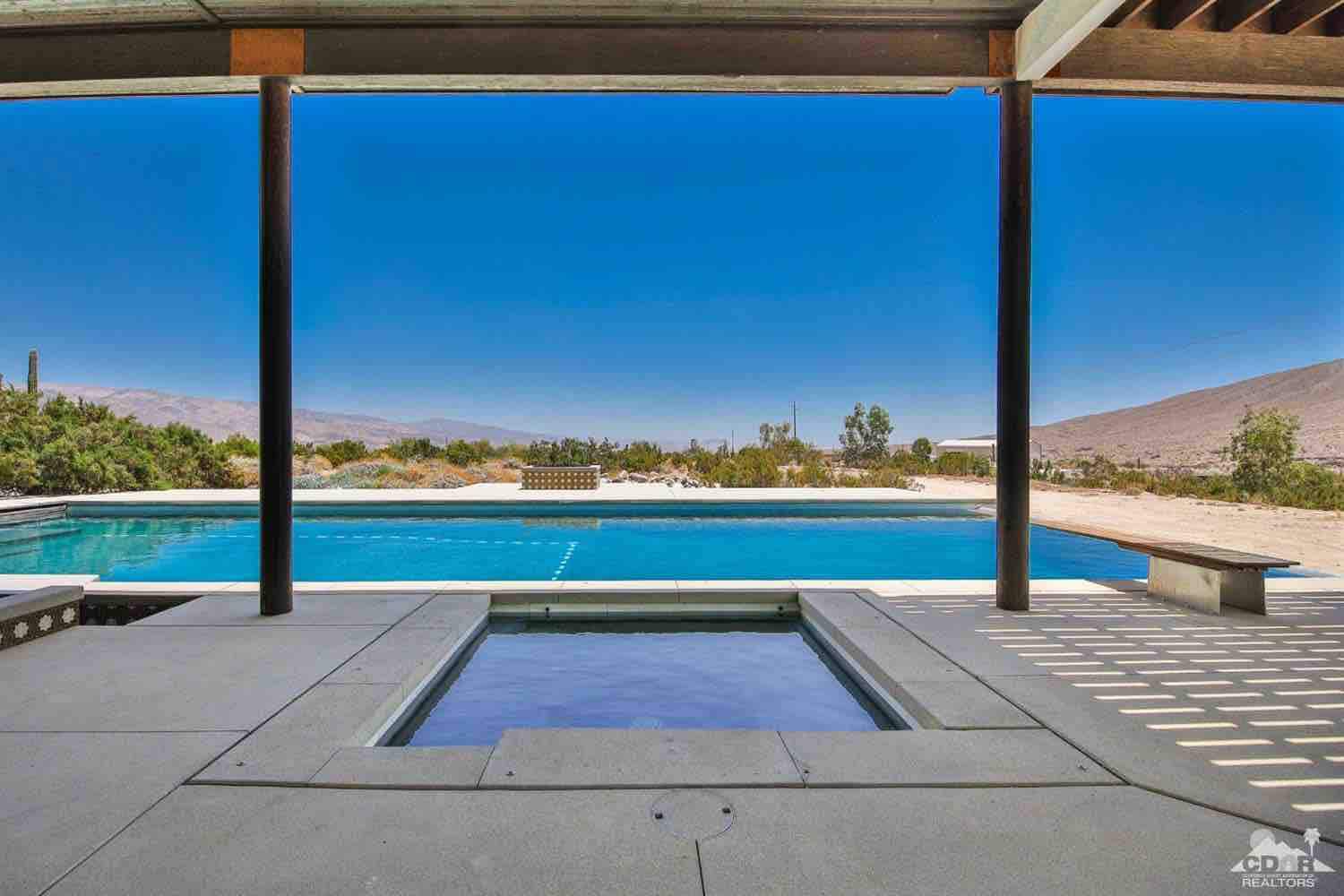 Salt Water Pool/ Spa/ BBQ/ SwimUp Bar/ Fire Pit Houses for Rent in