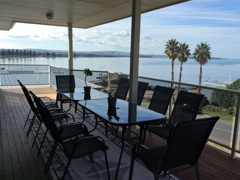 Encounter The View - Beachfront (No Schoolies)