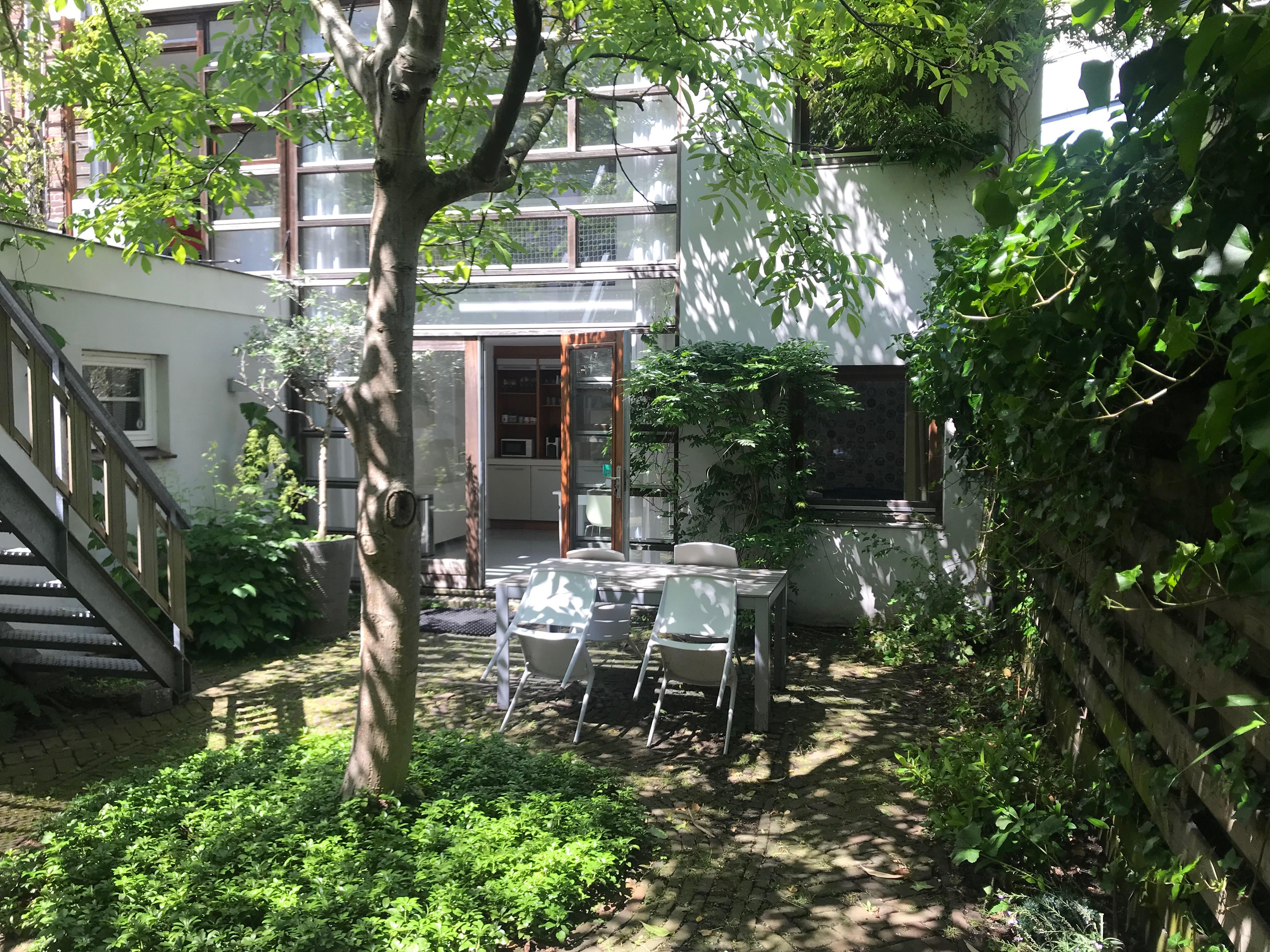 Perfect location and a private garden โ Amsterdam stay