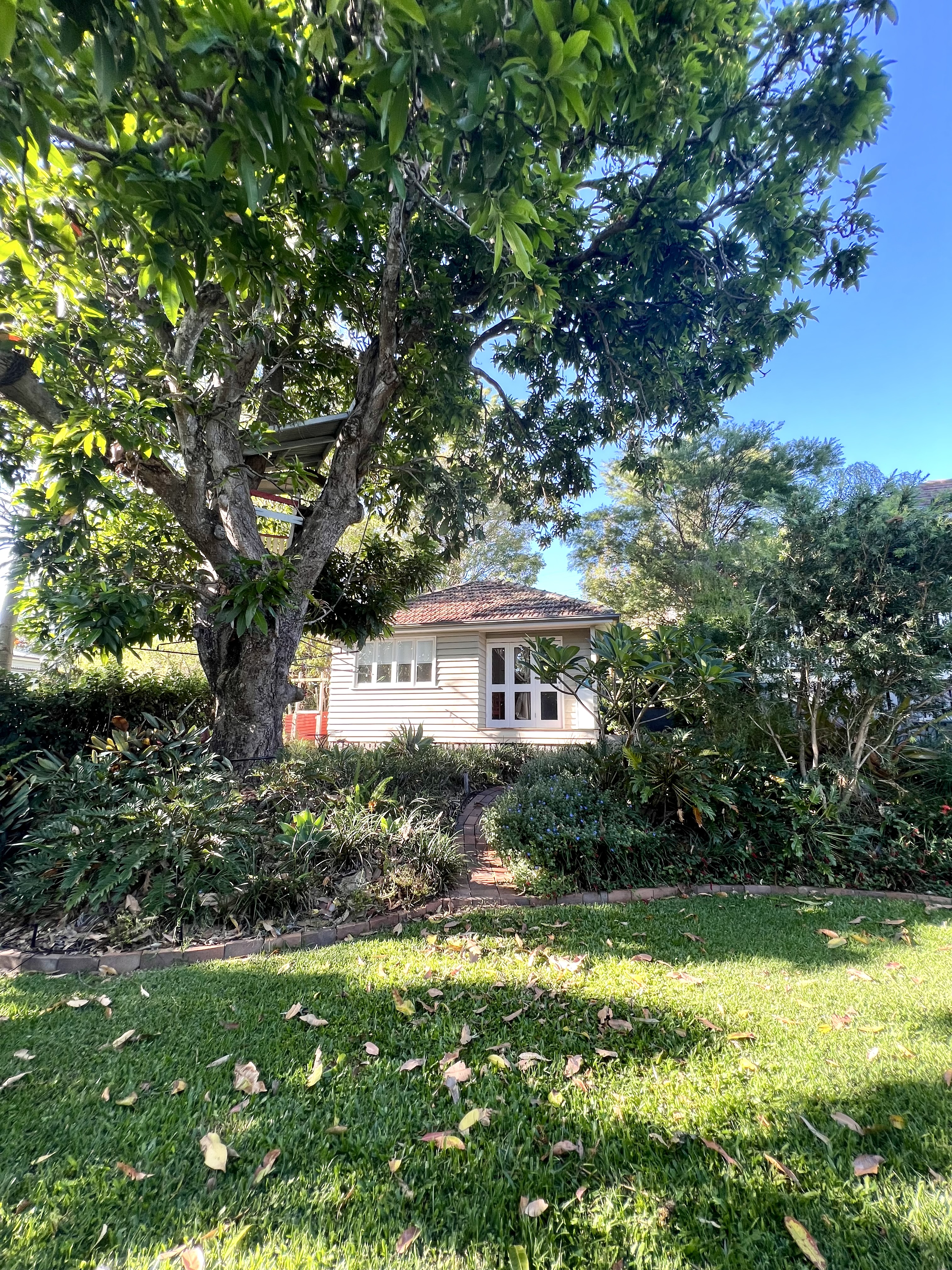 Your own garden cottage, handy to everything in Mitchelton, Brisbane