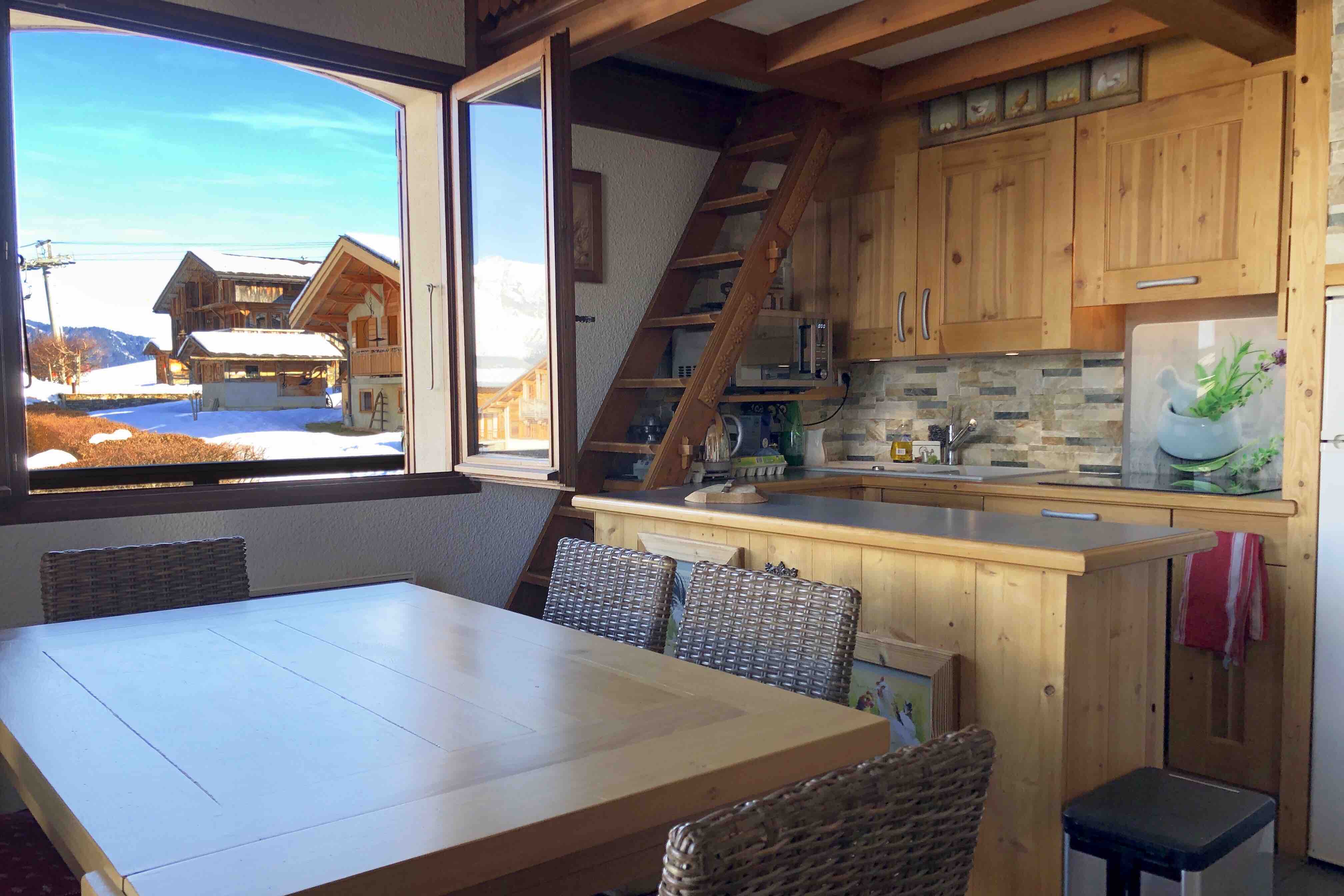 Charming home on the slopes, amazing views.