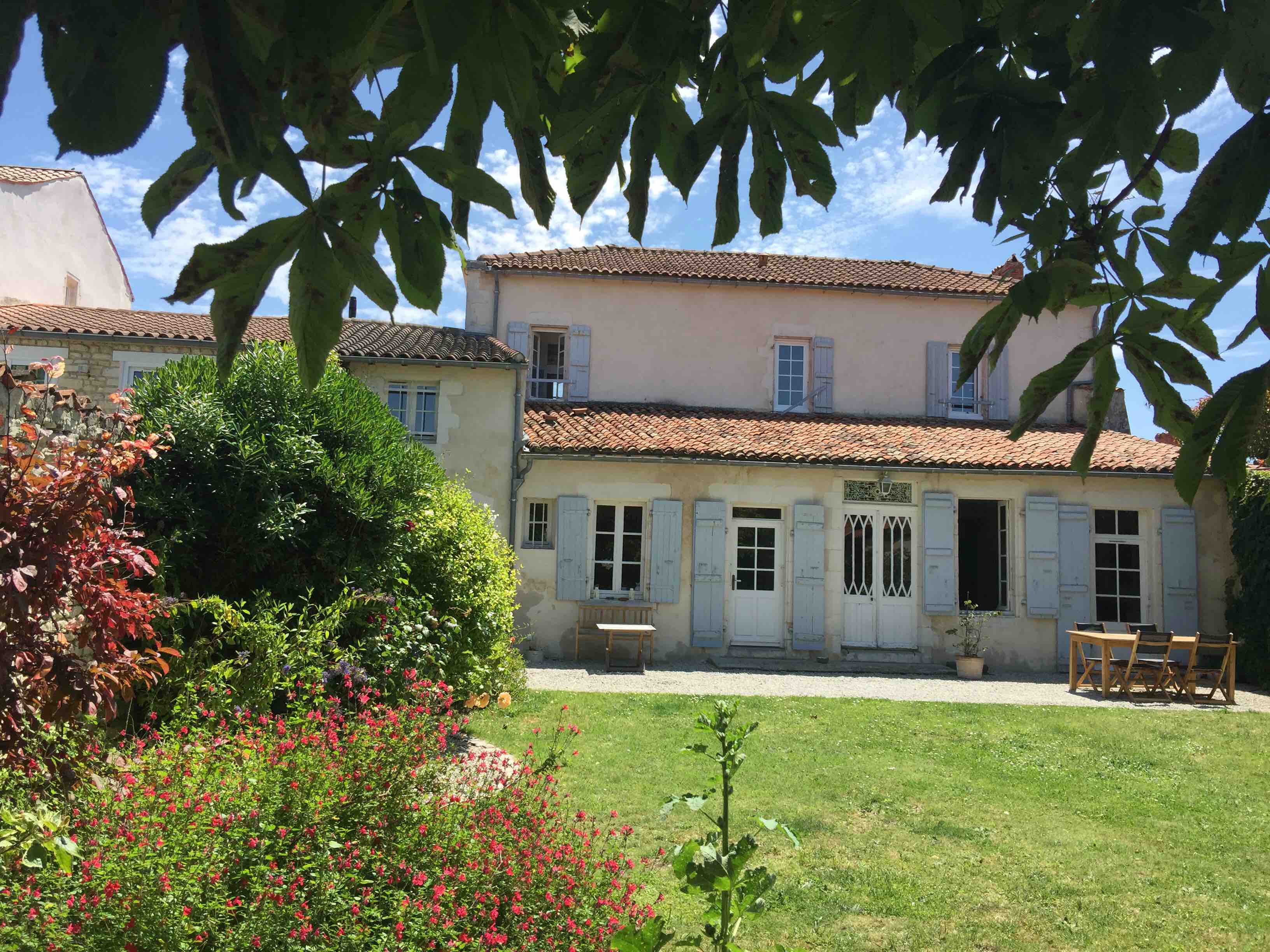 Charming calm LA ROCHELLE  Airbnb