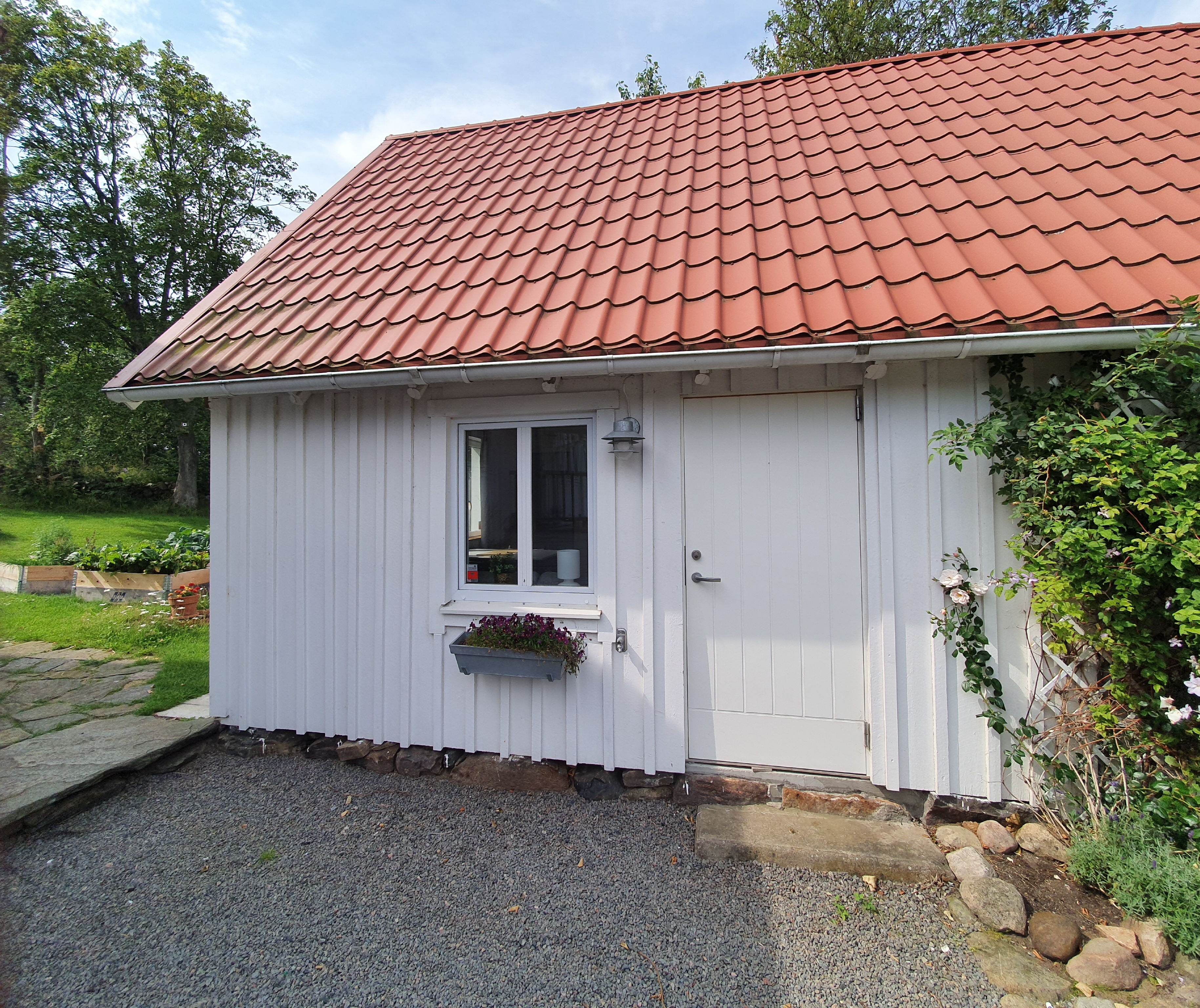 Stay rural in the old converted barn with sleeping loft