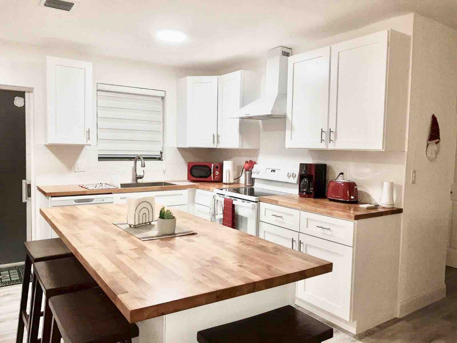 Cheerful 2 BR, 2 BA Entire Home Away from Home!
