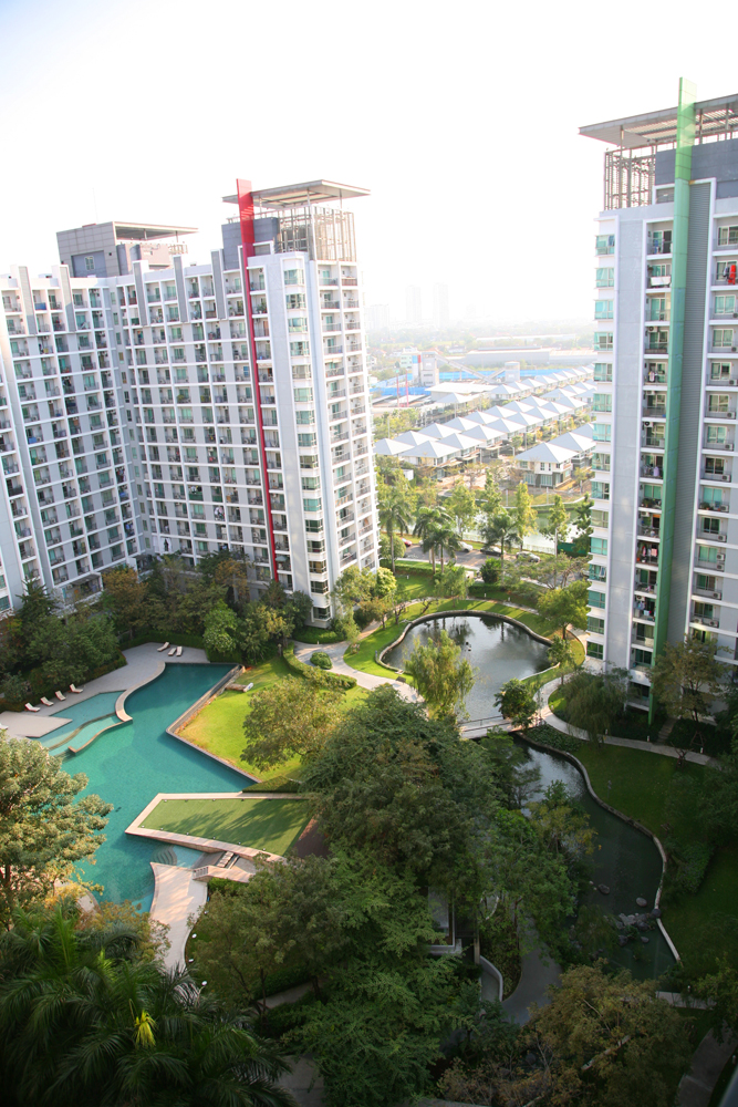 Bangna Condo quiet and big park in Bang Na, Bangkok