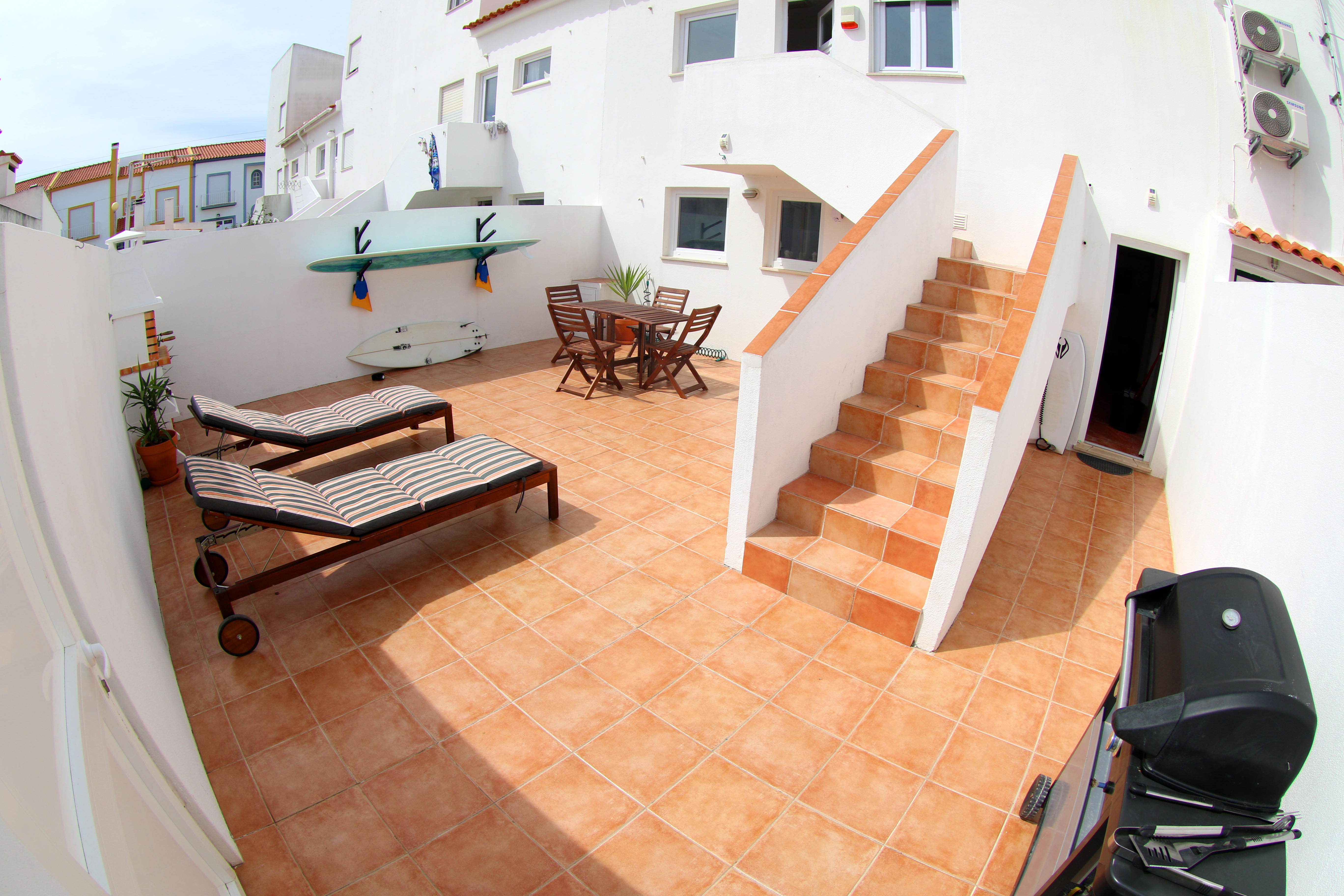 Supertubos beach house (heat pumps/air with & wifi)