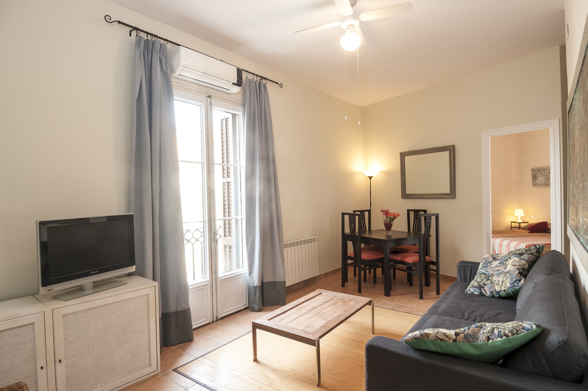 Large apartment on Rambla Catalunya (HUTB-005863) in la Dreta de l'Eixample, Barcelona