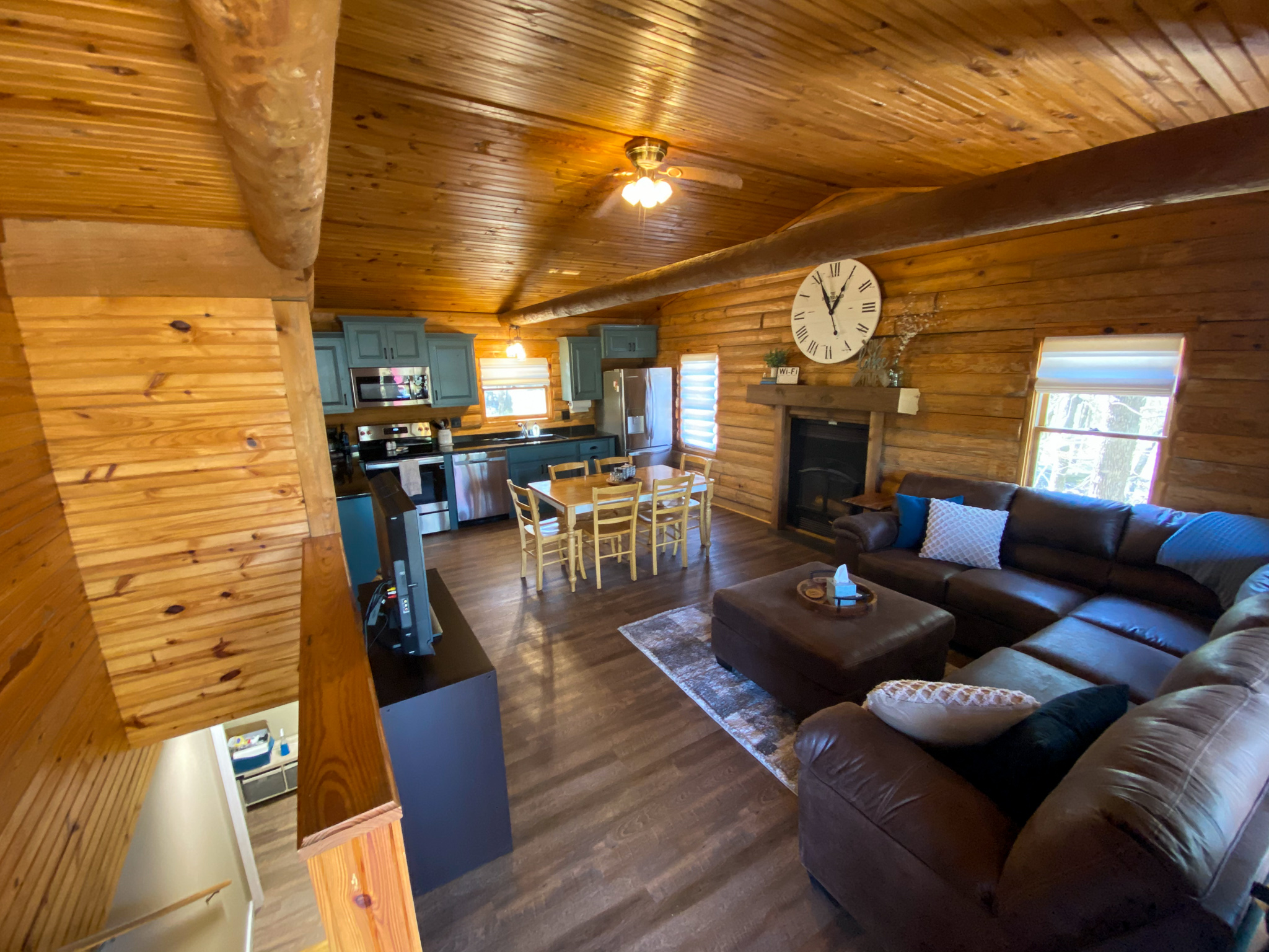 Cozy Lakefront Log Cabin Cabins for Rent in Shell Knob, Missouri