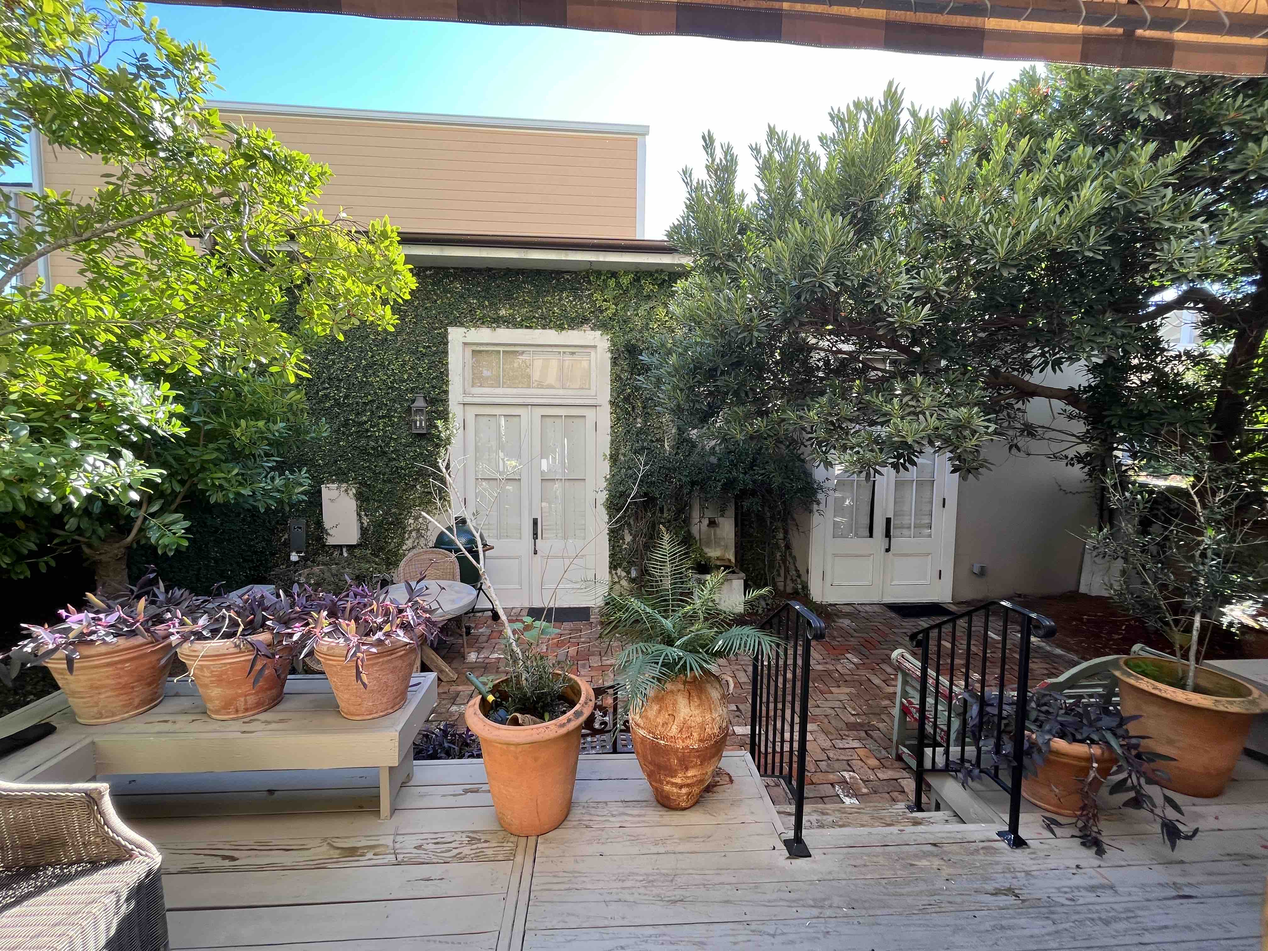 Uptown/ Garden Dist. Cottage ON Magazine Street! in East Riverside, New Orleans