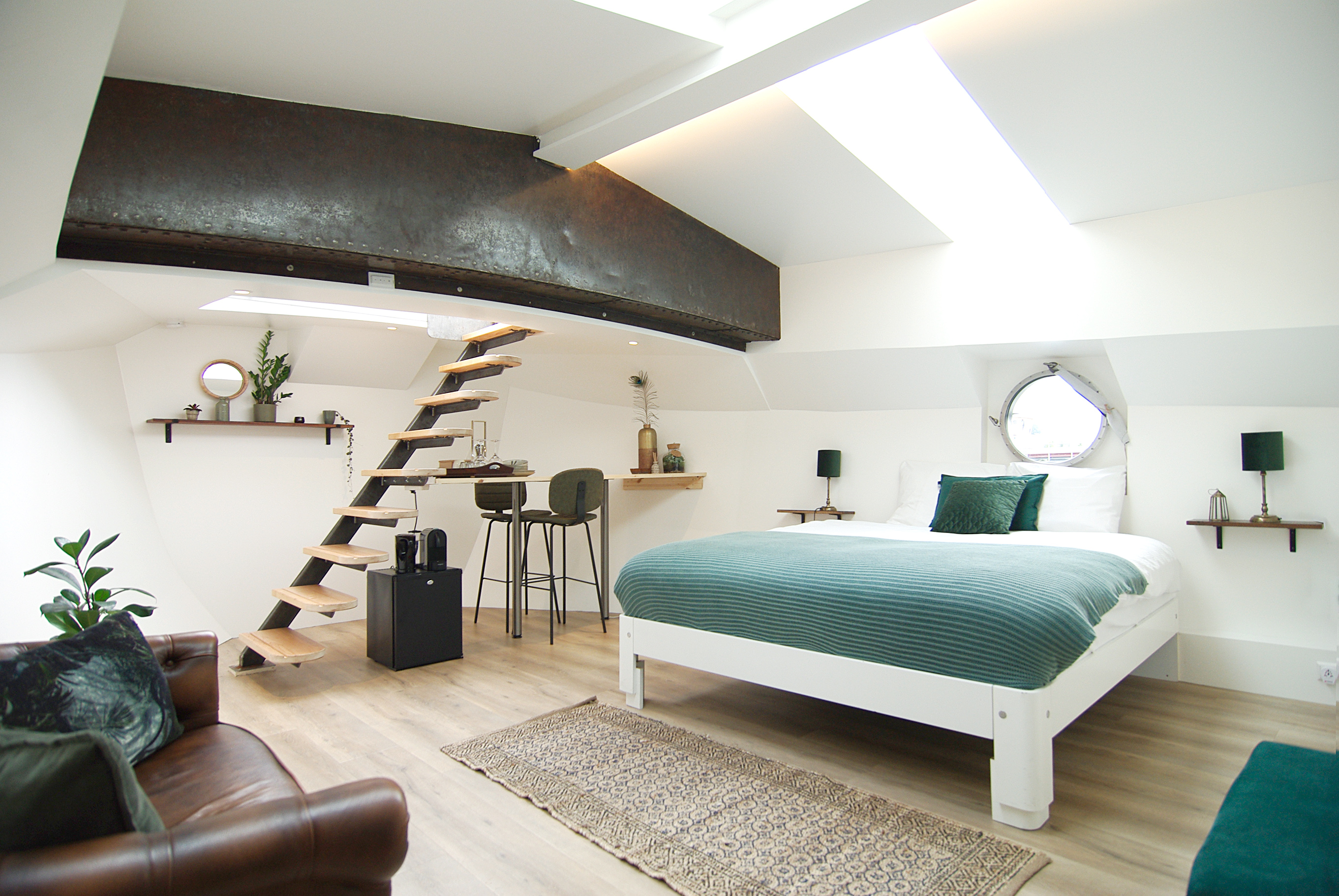 Central & Modern Eco-houseboat at the IJ water — Amsterdam stay