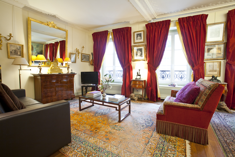 Luxury, Calm & Pleasure in 915 sqf. in Élysée, Paris