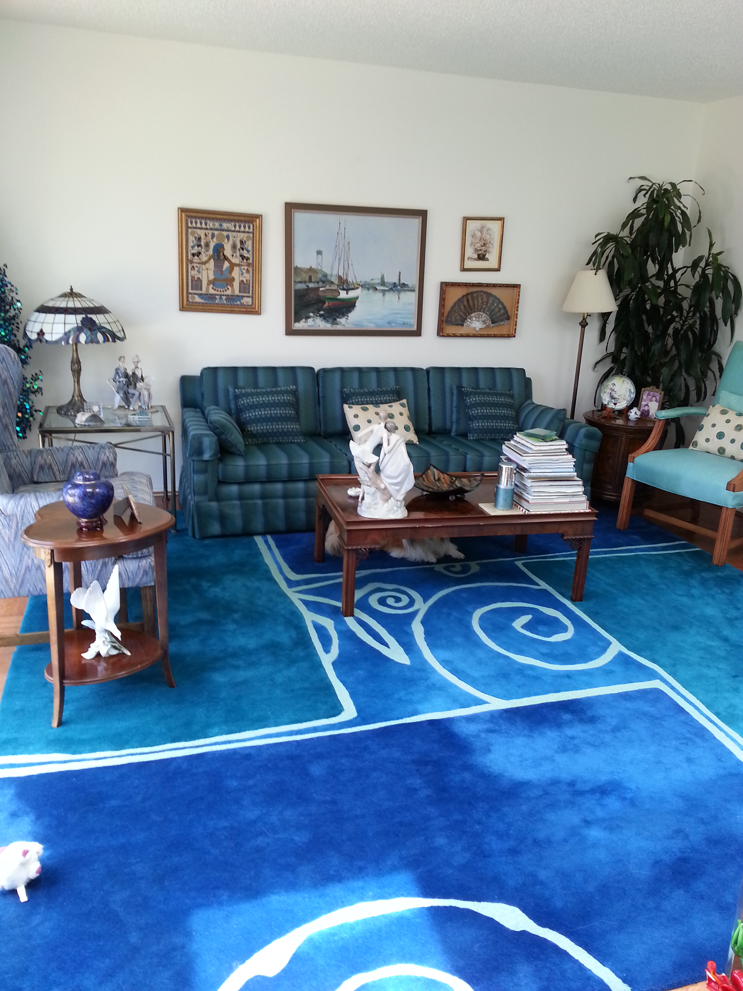 Centrally-located, Walk Anywhere!