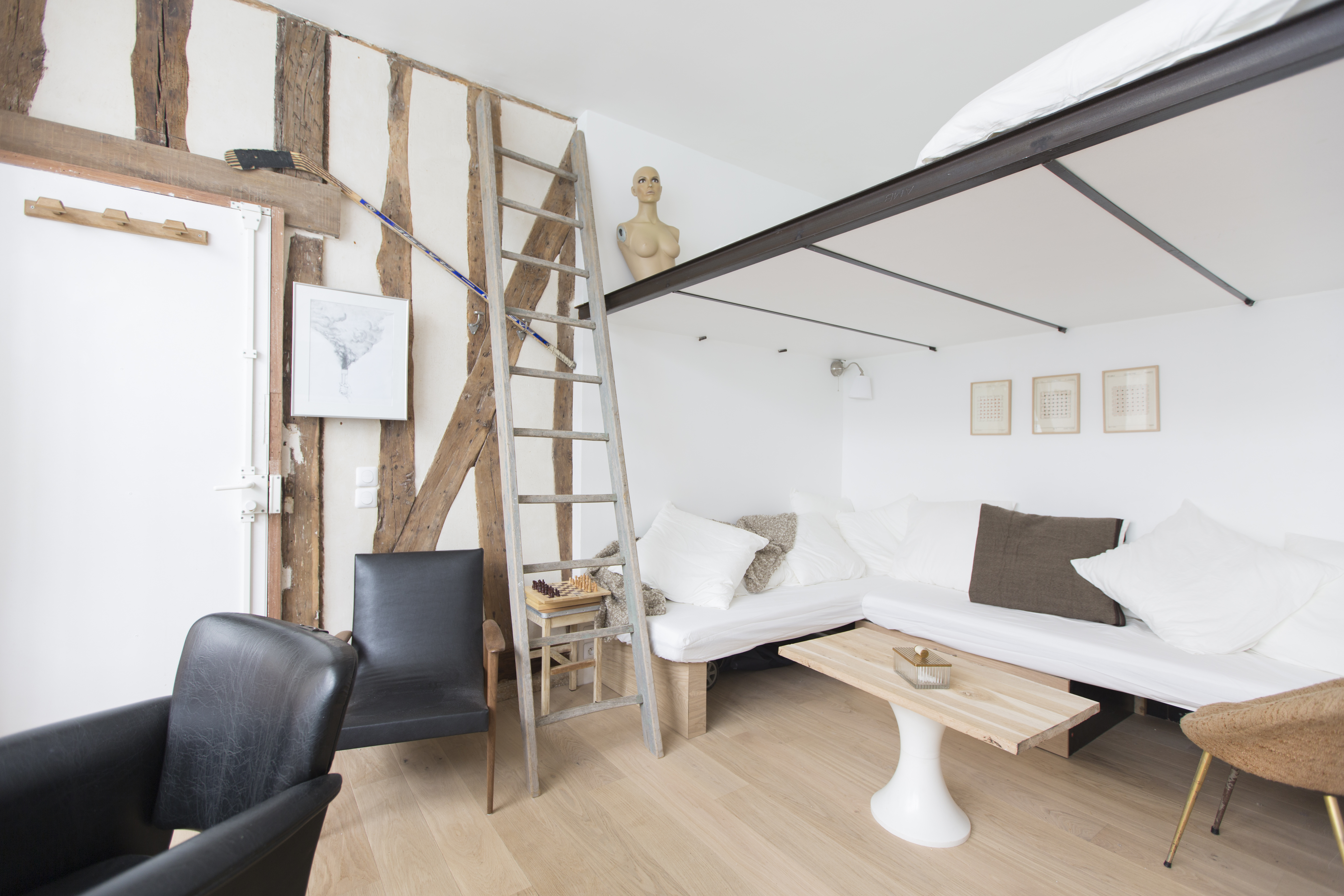 Downtown Paris 5 people duplex style