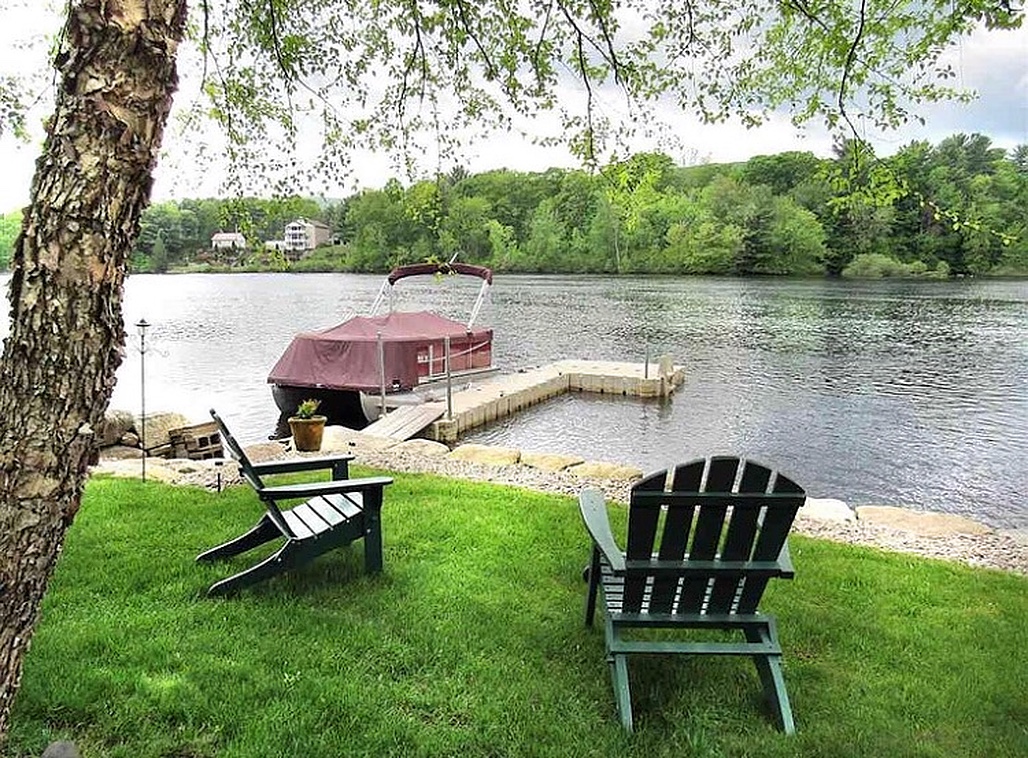 Beautiful 5 Bedroom Waterfront House Houses for Rent in Lake Luzerne