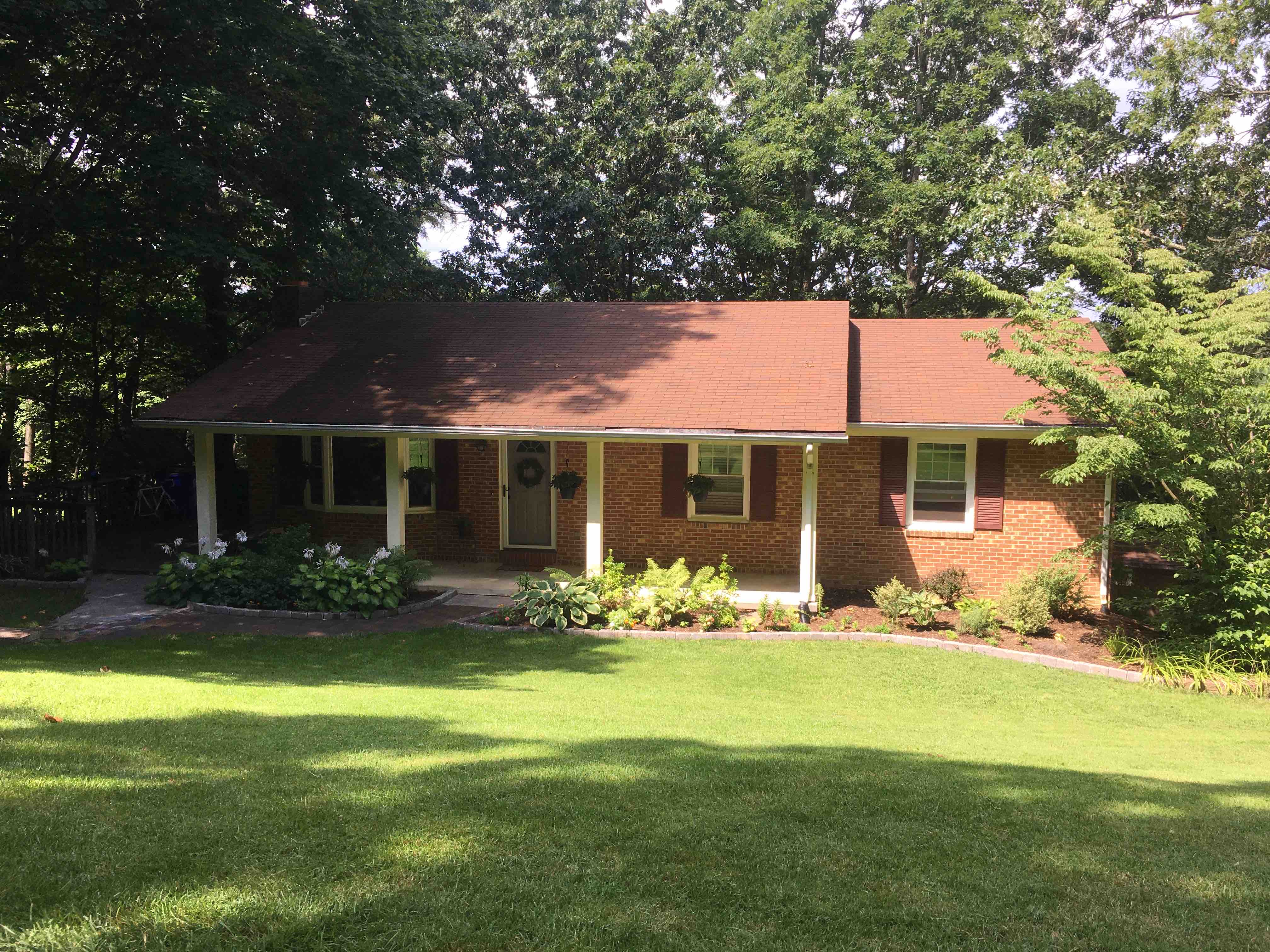 Great Blacksburg Location! Near VT, Space to Relax