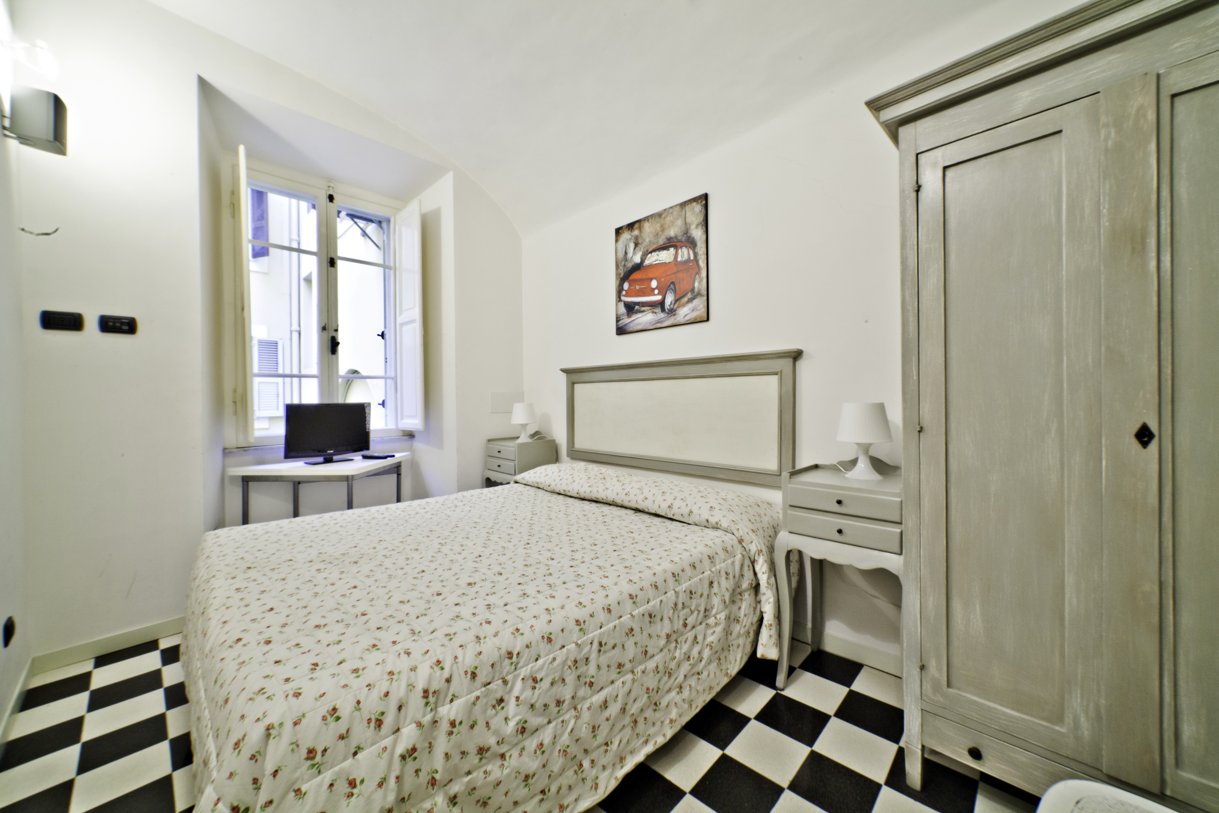 ELEGANT 3BR/2BATH WIFI SATELLITE TV in I Centro Storico, Rome