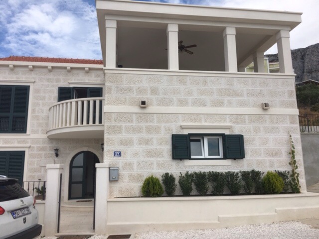 Ground Apartment within a Villa