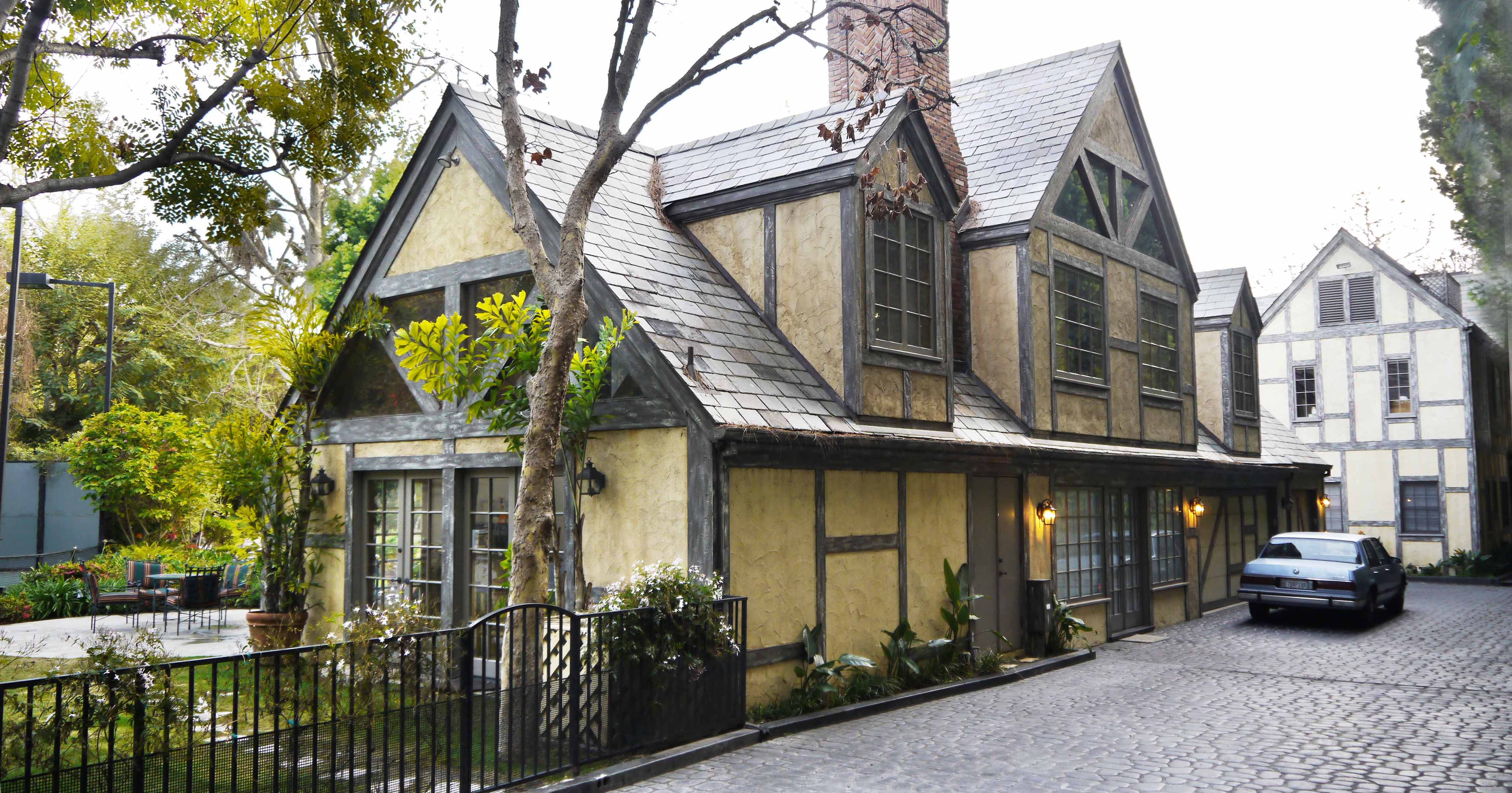 REDUCED WARNER BROTHER'S ESTATE GUEST HOUSE 2 acre Houses for Rent in