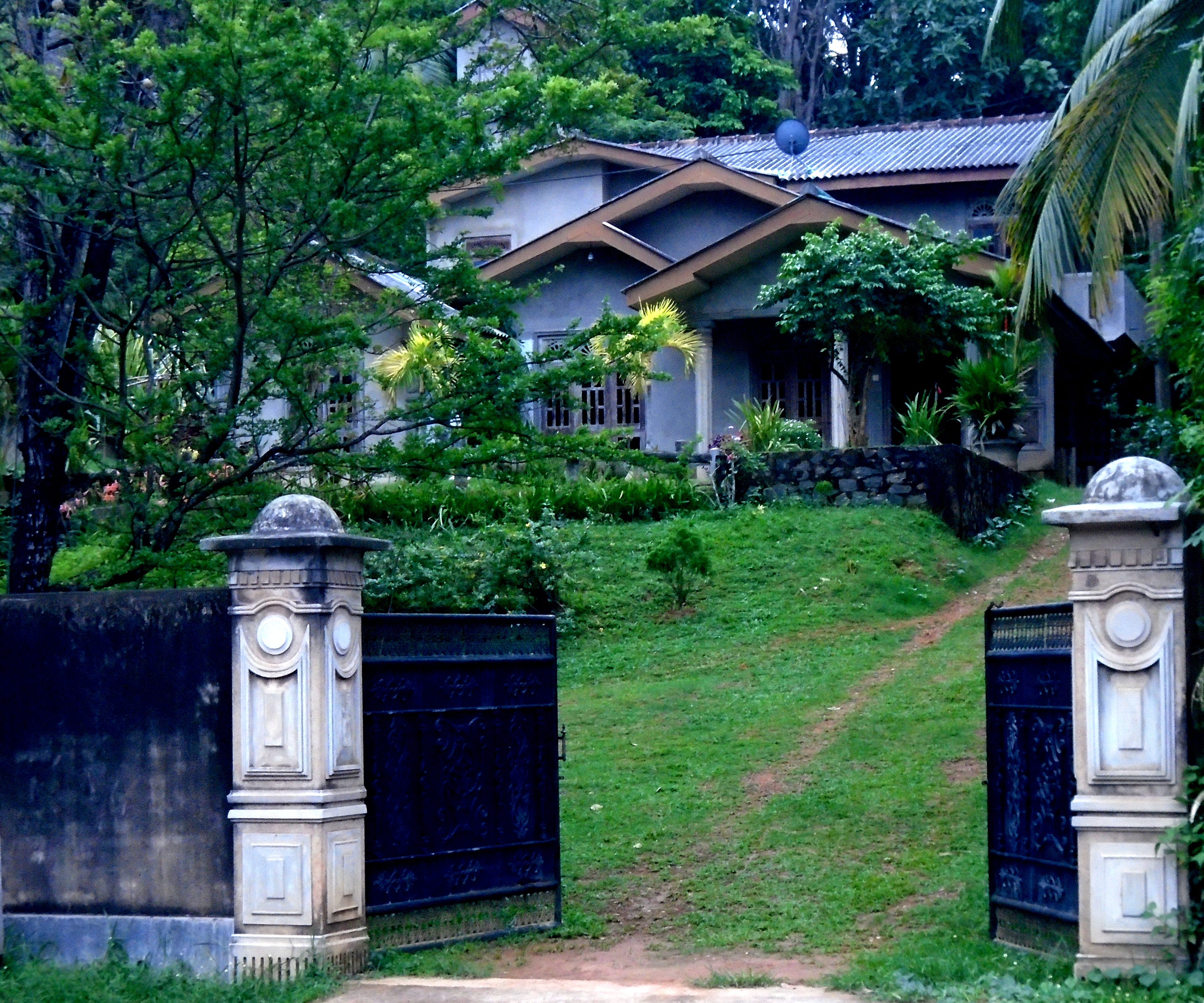 Bee Line Cinnamon Estate Villa