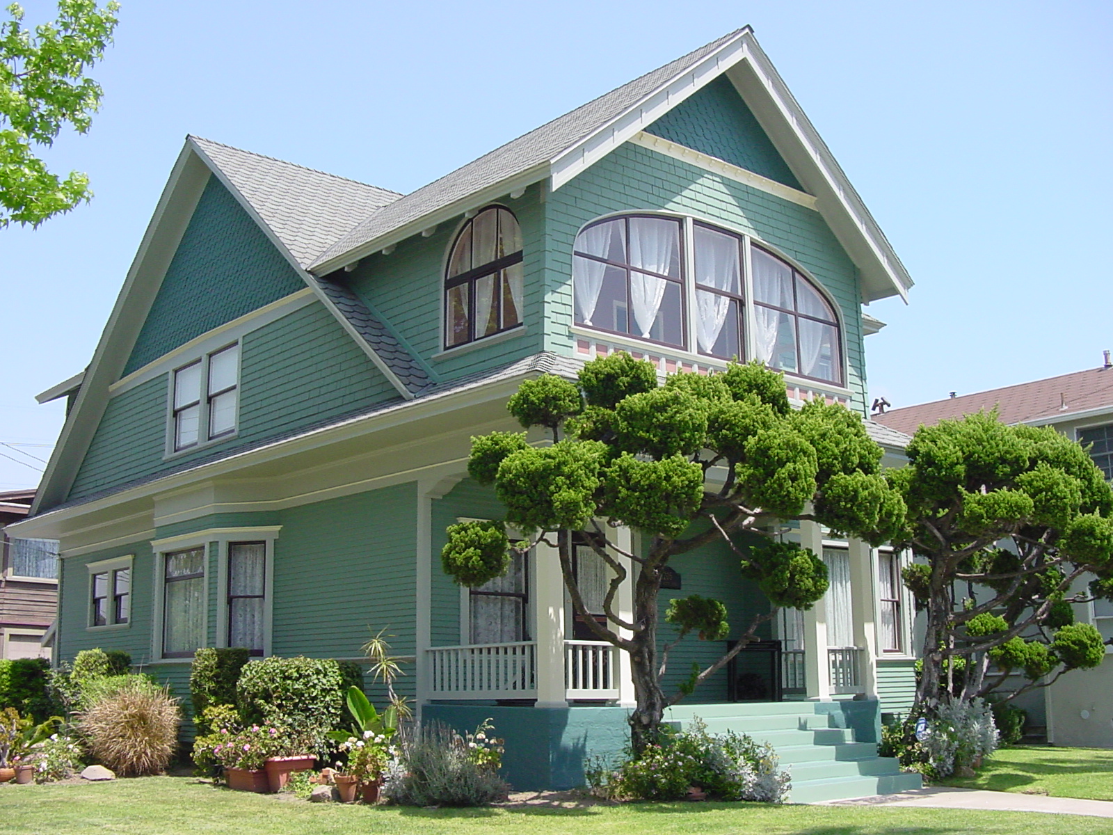 Landmark Victorian at The Beach Houses for Rent in Long Beach