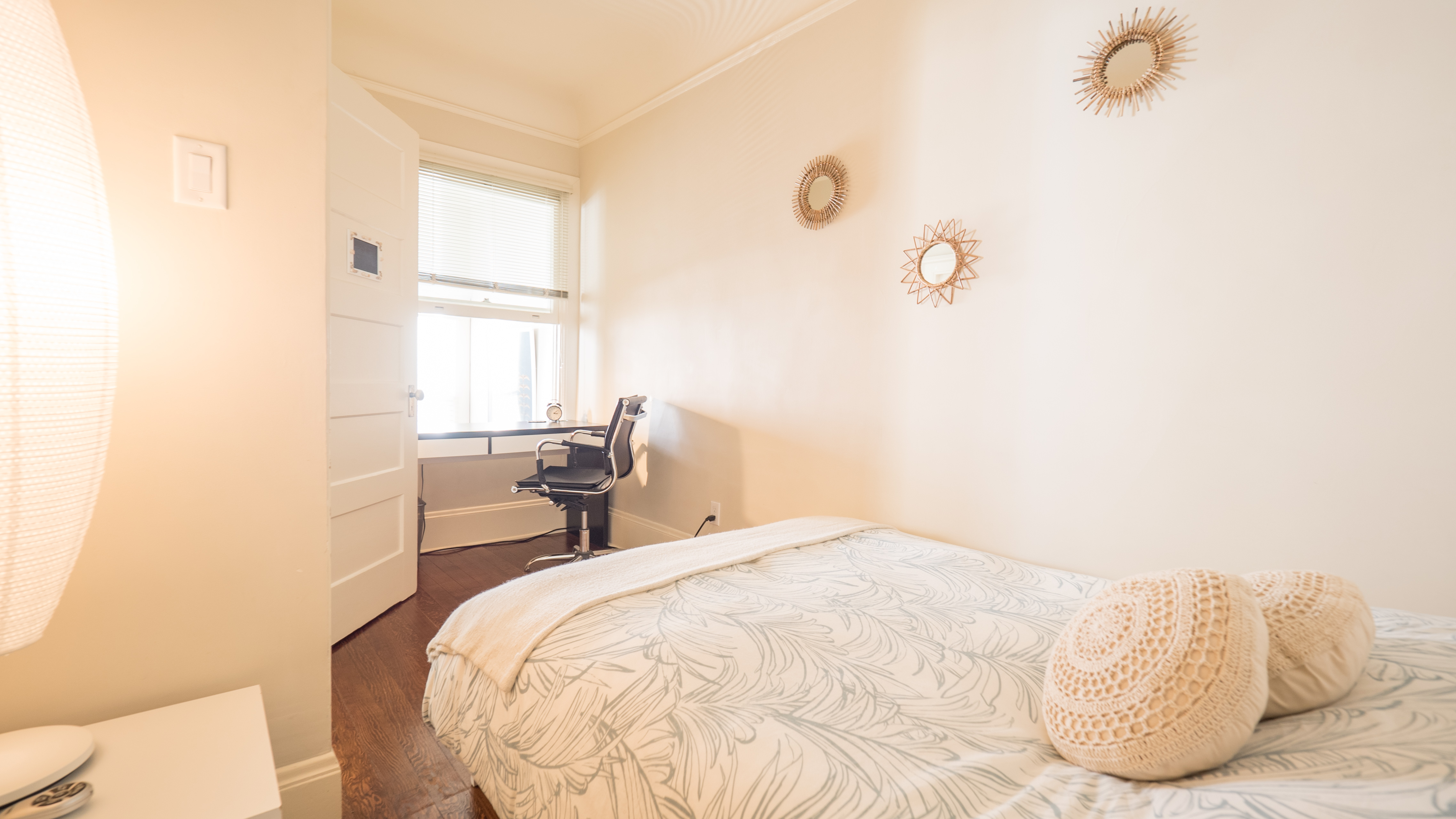 Cozy Victorian room, next to BART station!