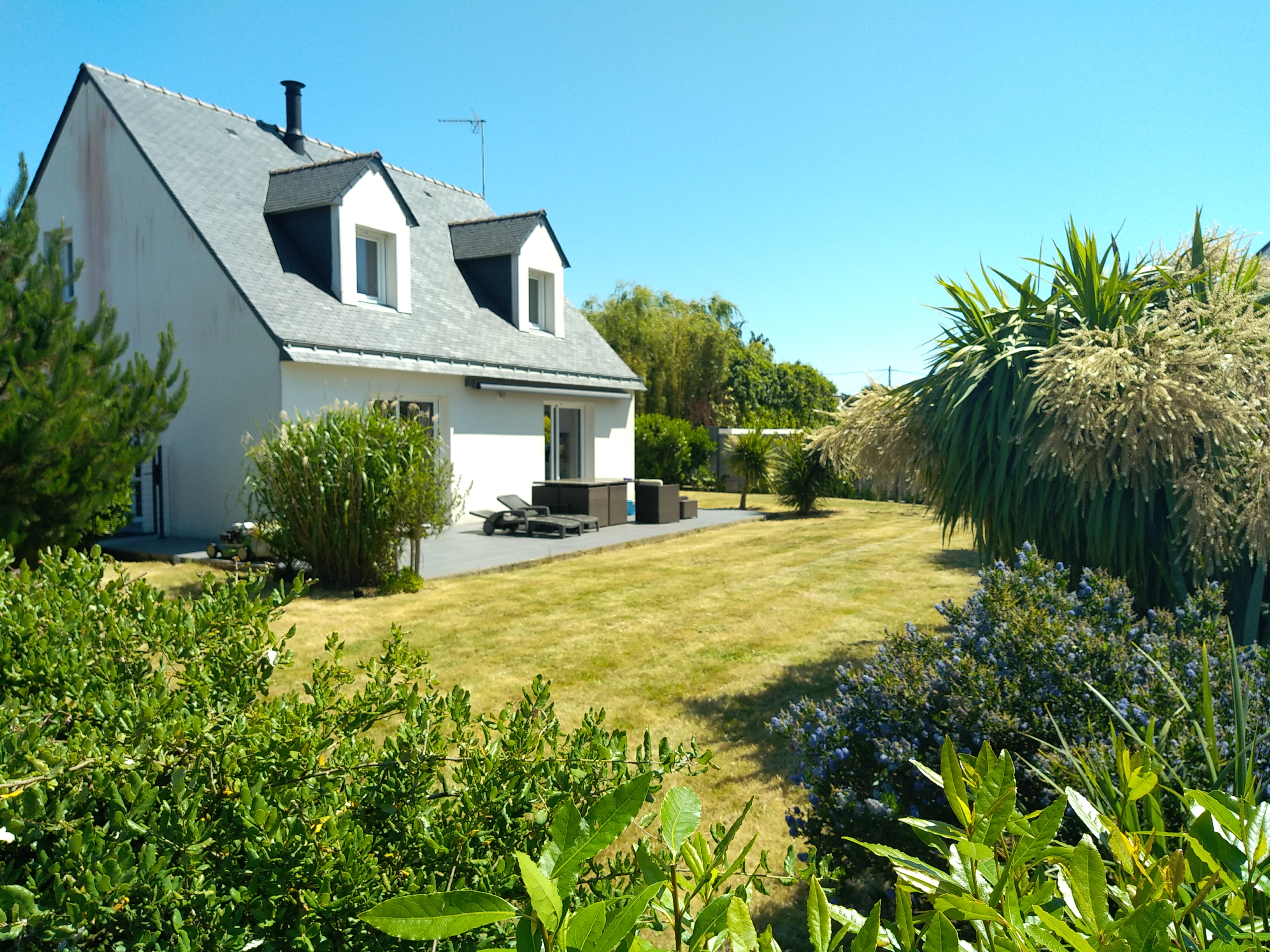 Beautiful nice home, 400m from Penvins Beach