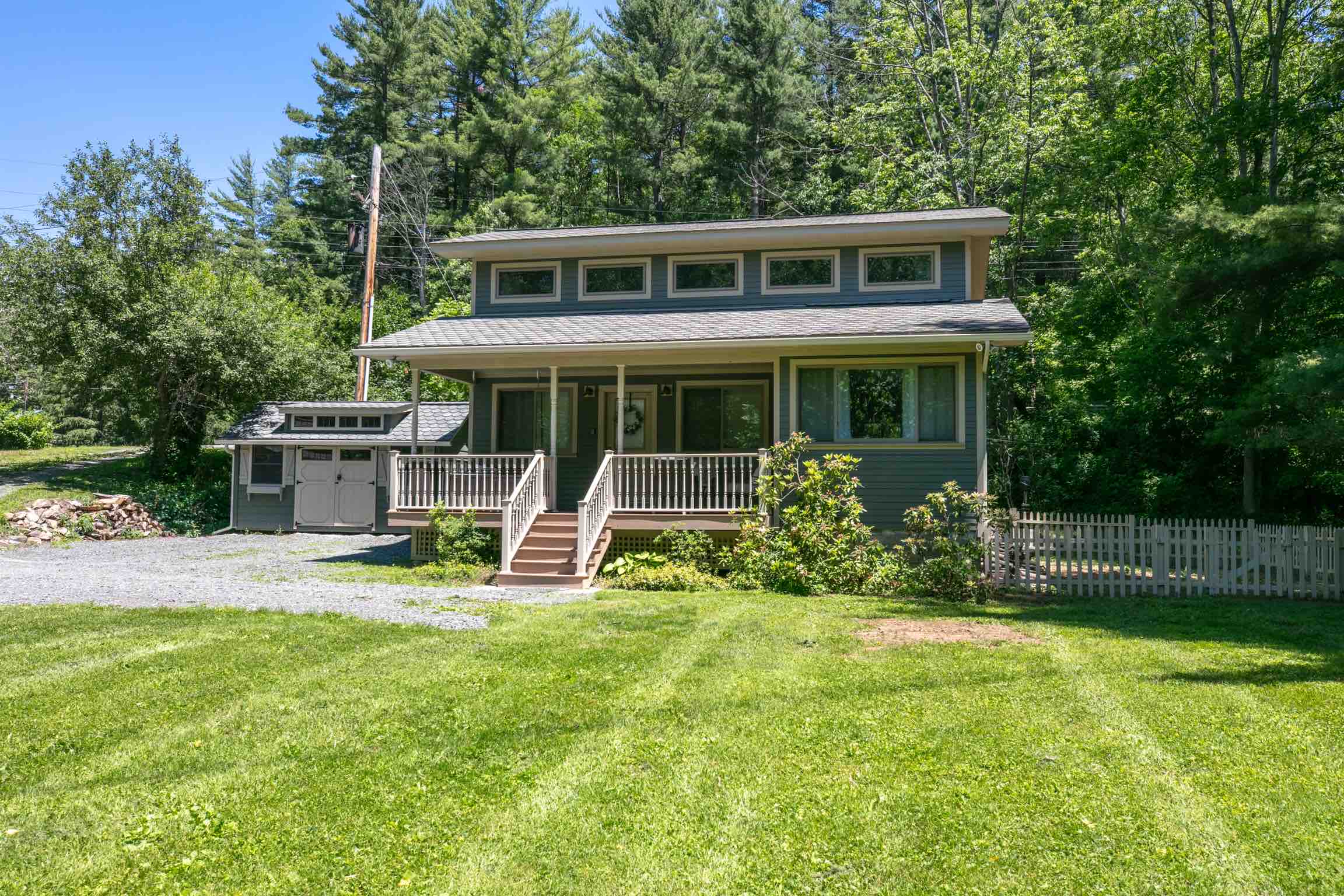 Cottage on the CrickSits right on Pine Creek Cottages for Rent in