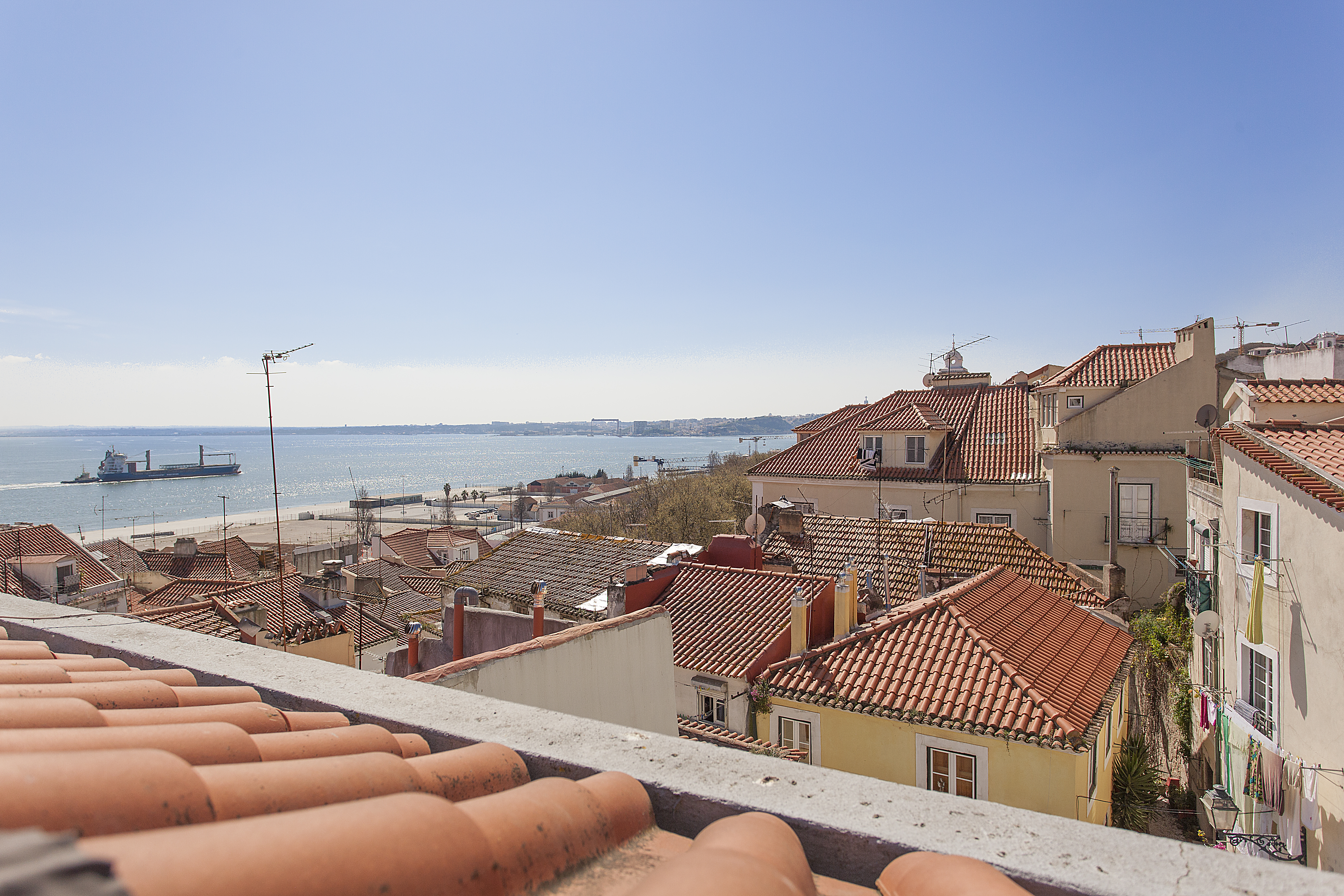 Cozy duplex with Tagus River view - Safely clean