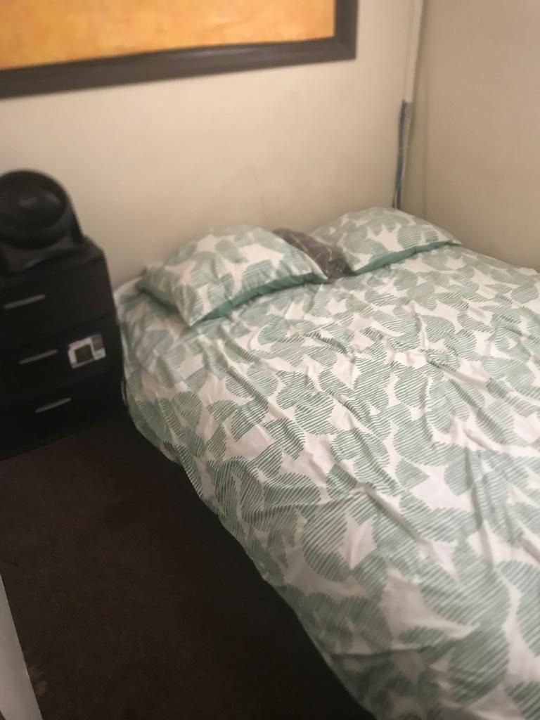 habitación privada con colchón doble al atardecer - Airbnb