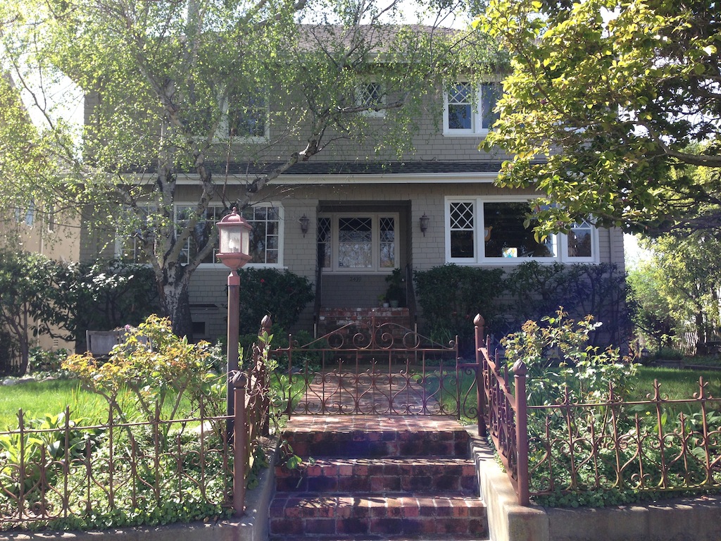 Beautiful sunny craftsman + English garden in Upper Dimond, Oakland