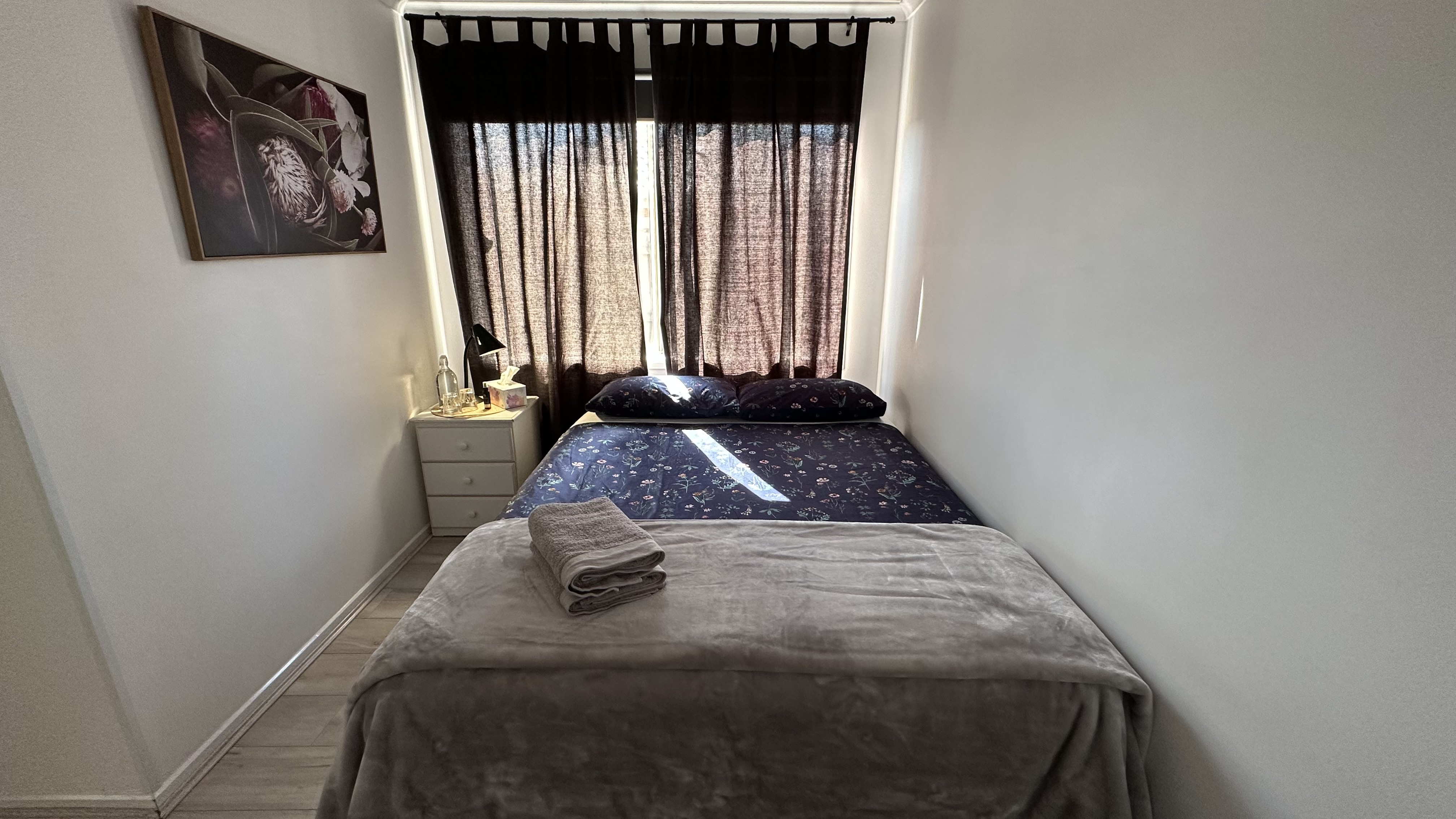 Bedroom w/Q Bed, 10 minutes from Melbourne Airport