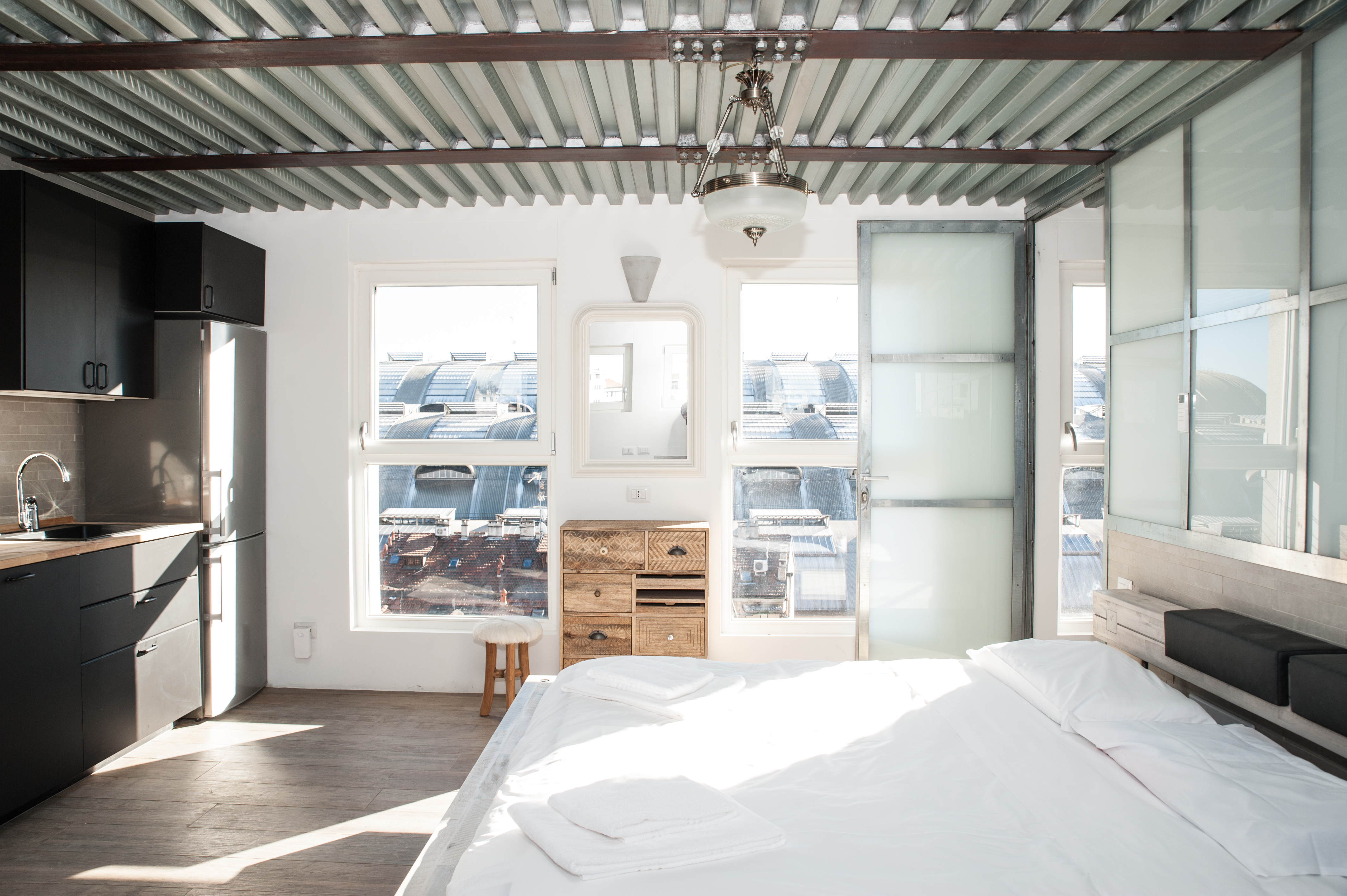 Penthouse studio w skyline view central station